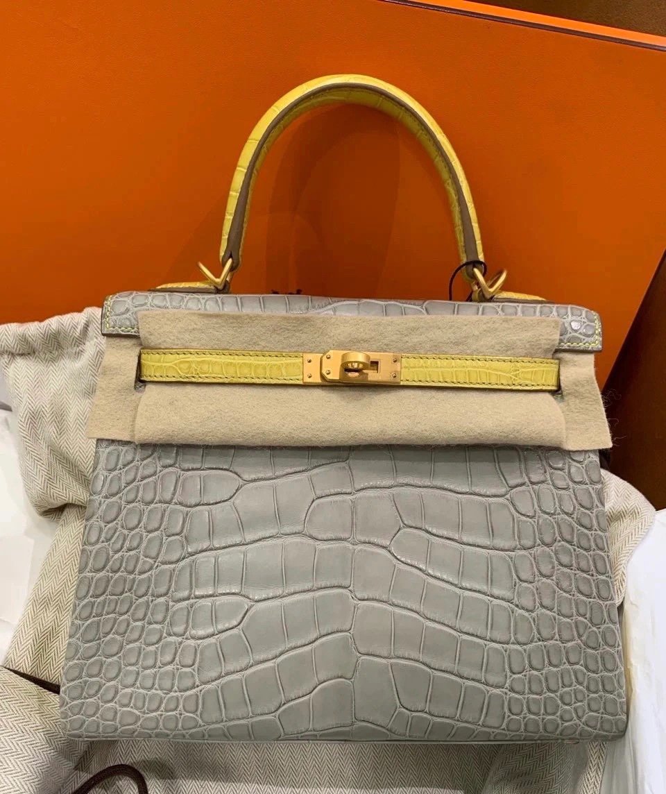 I migliori marchi come Hermes Kelly Borsette Borse Crossbody & Borse a Tracolla Grigio 3 i1708624301 4745 3