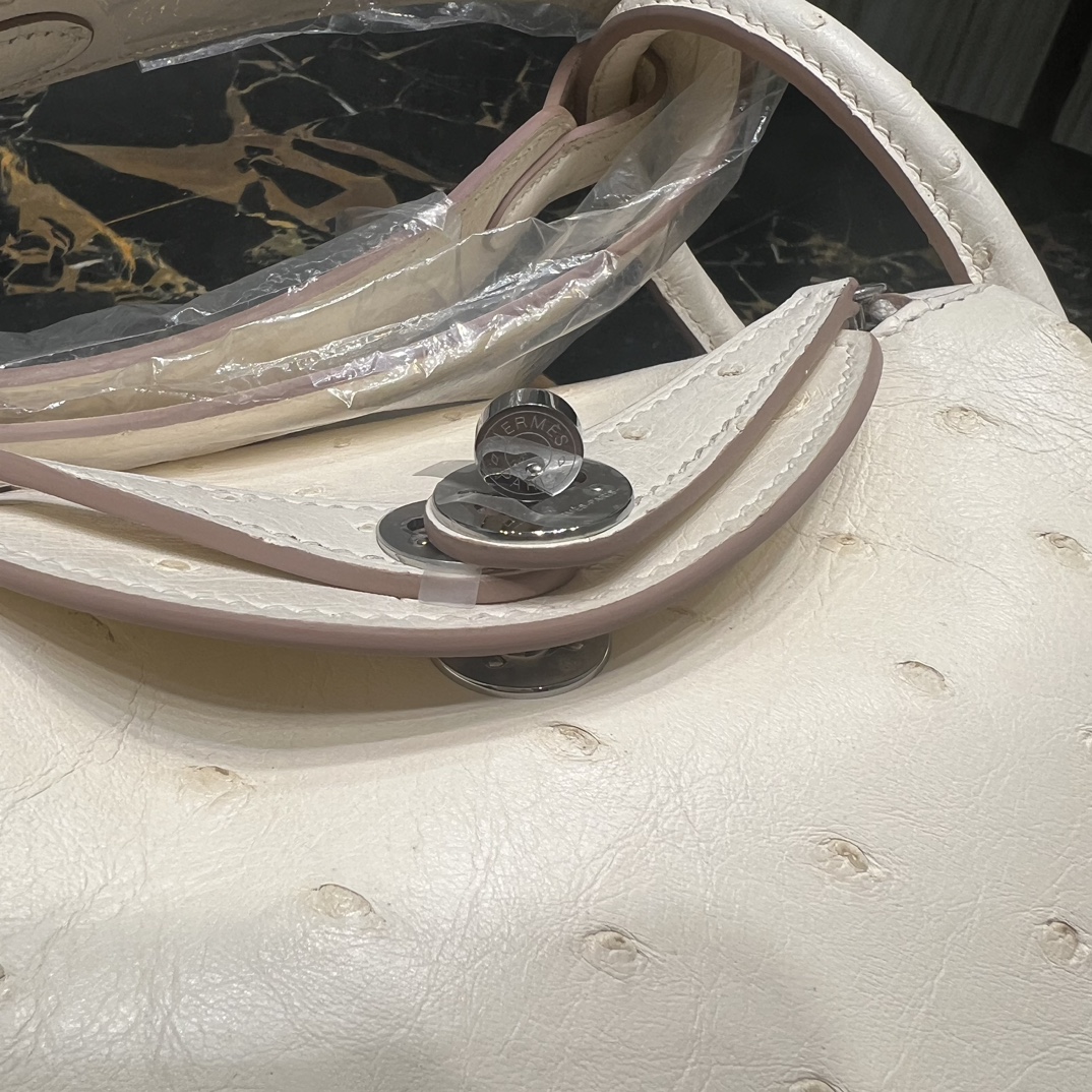 Hermes Lindy Borse Crossbody & Borse a Tracolla Borse Mini Bianco Cuoio di struzzo Mini 10 i1709406833 2432 11