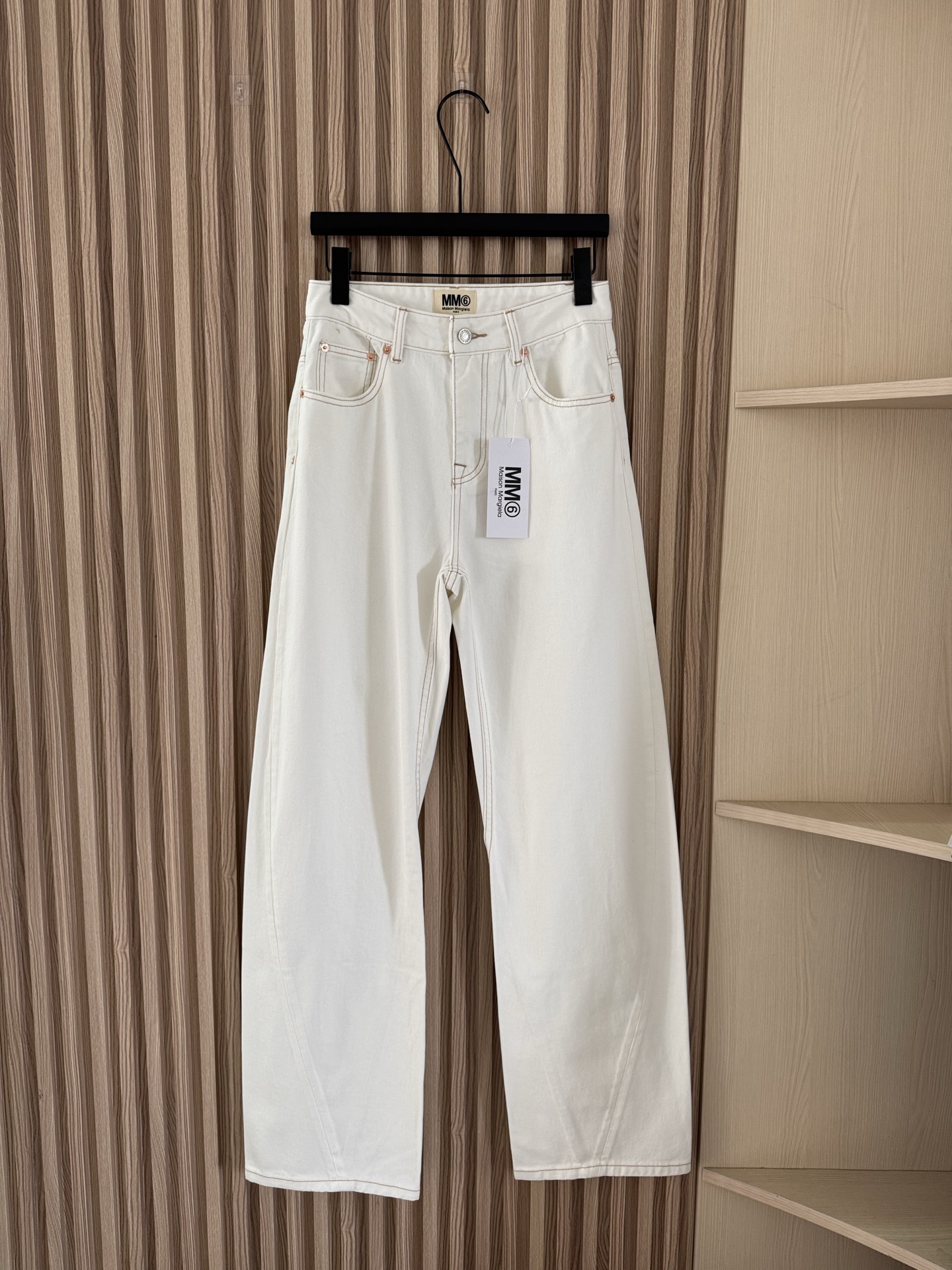 NO:332527,New model, big hit!  The hollow opening design of the back waist, straight-leg washing beige jeans, floor pants, irregular cut and splicing, loose style, casual and age-reducing versatile. The jeans that I snatched up as soon as they were launched were not matched enough, and they were invincible!  If you are tired of regular pants, you can recommend this, and the live broadcast stalls are very good!  Very loving pants!  yard count, jeans,alexander wang19860909新款 大爆款冲冲冲！后腰镂空开口设计 直筒洗水米白色牛仔裤 拖地裤 不规则裁剪拼接 宽松版型 休闲随意减龄百搭 一上线就疯抢的牛仔裤,配版都不够配,无敌大爆款！看腻了常规裤的可以推推这个,直播档口都卖得特别好！超爱的神裤！ 码数,,jeans,alexander wang,Women's clothing