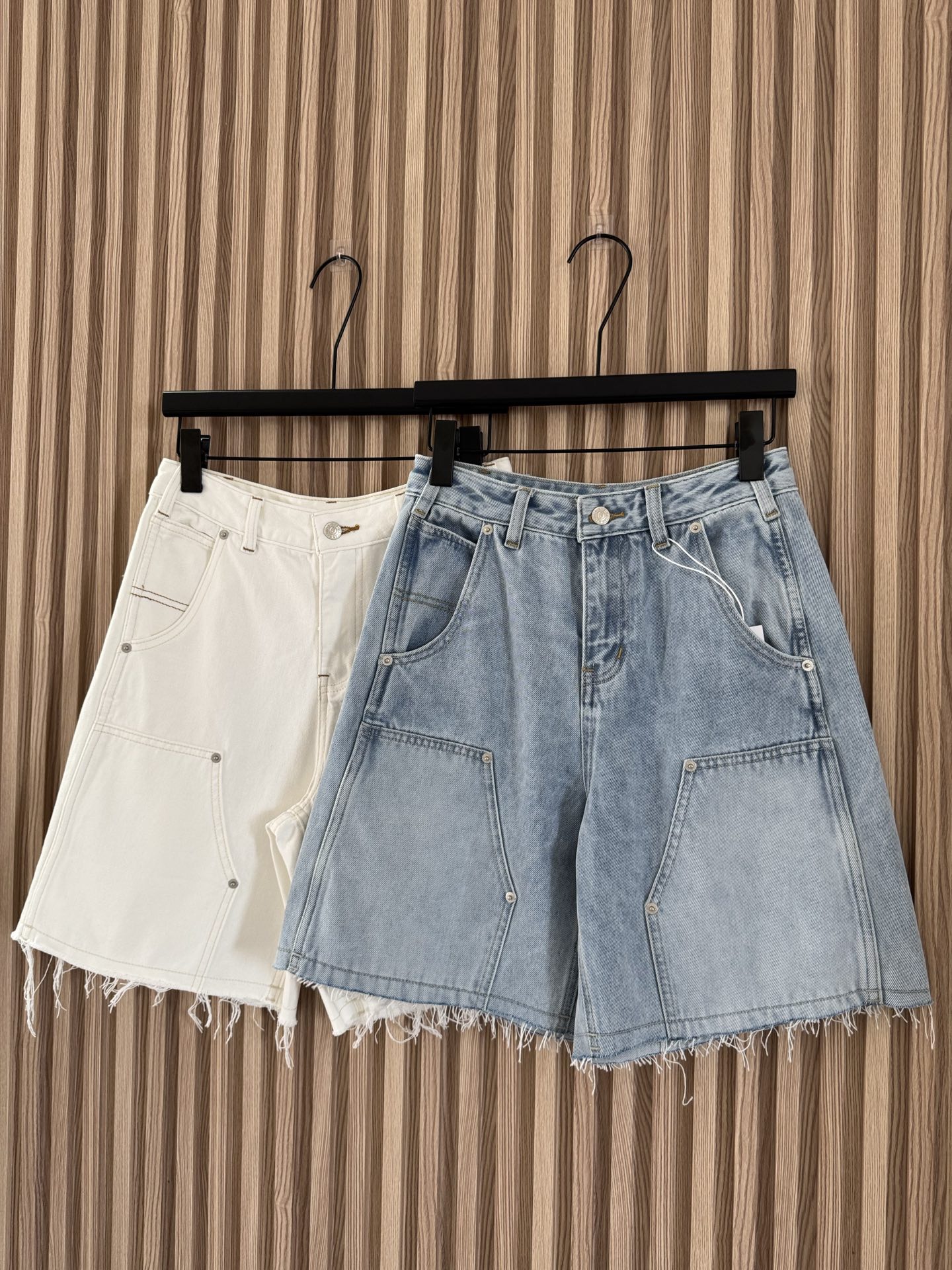 MM6 Denim Cargo Shorts - Distressed, High-Waisted, Five-Pocket Design 4 i1745048363049 8004 0 3