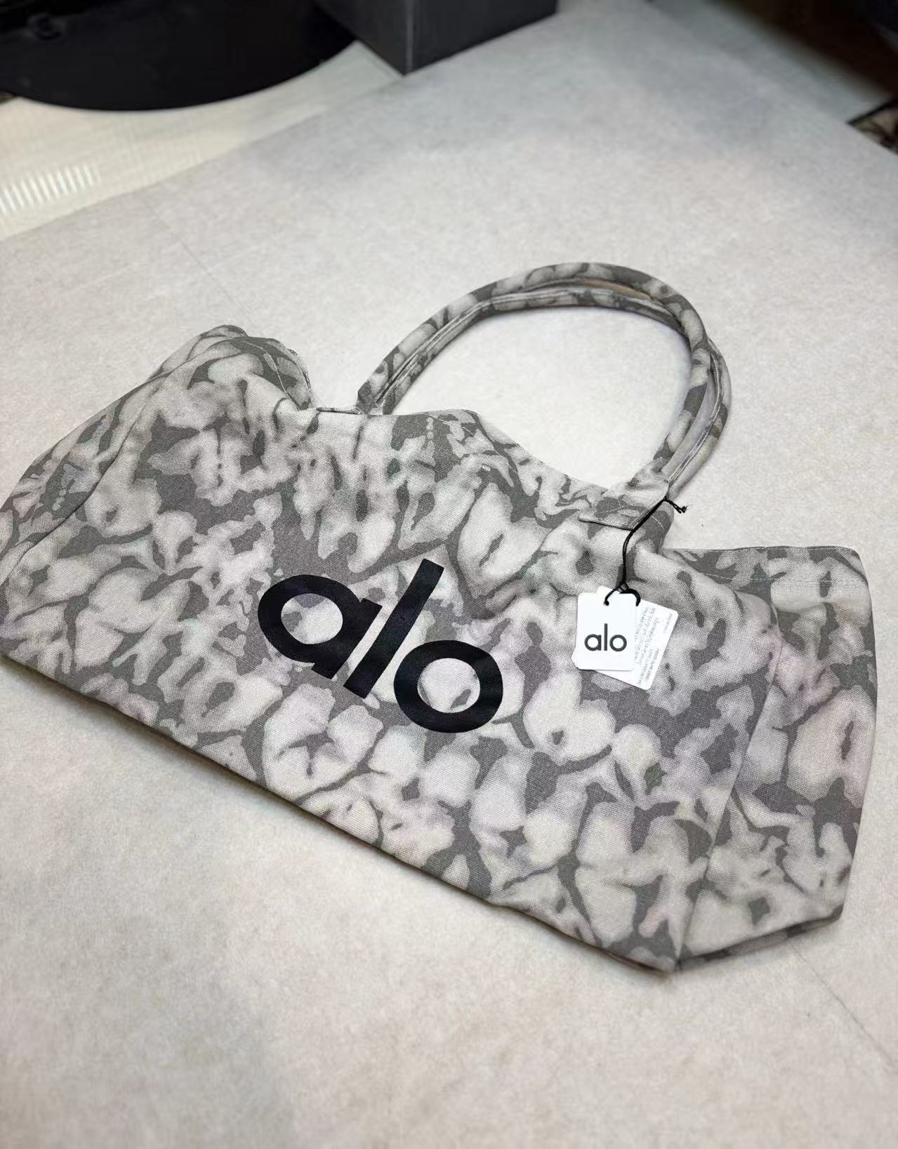 Alo Yoga Grey Pattern Tote Bag, Large Capacity, Lightweight and Durable