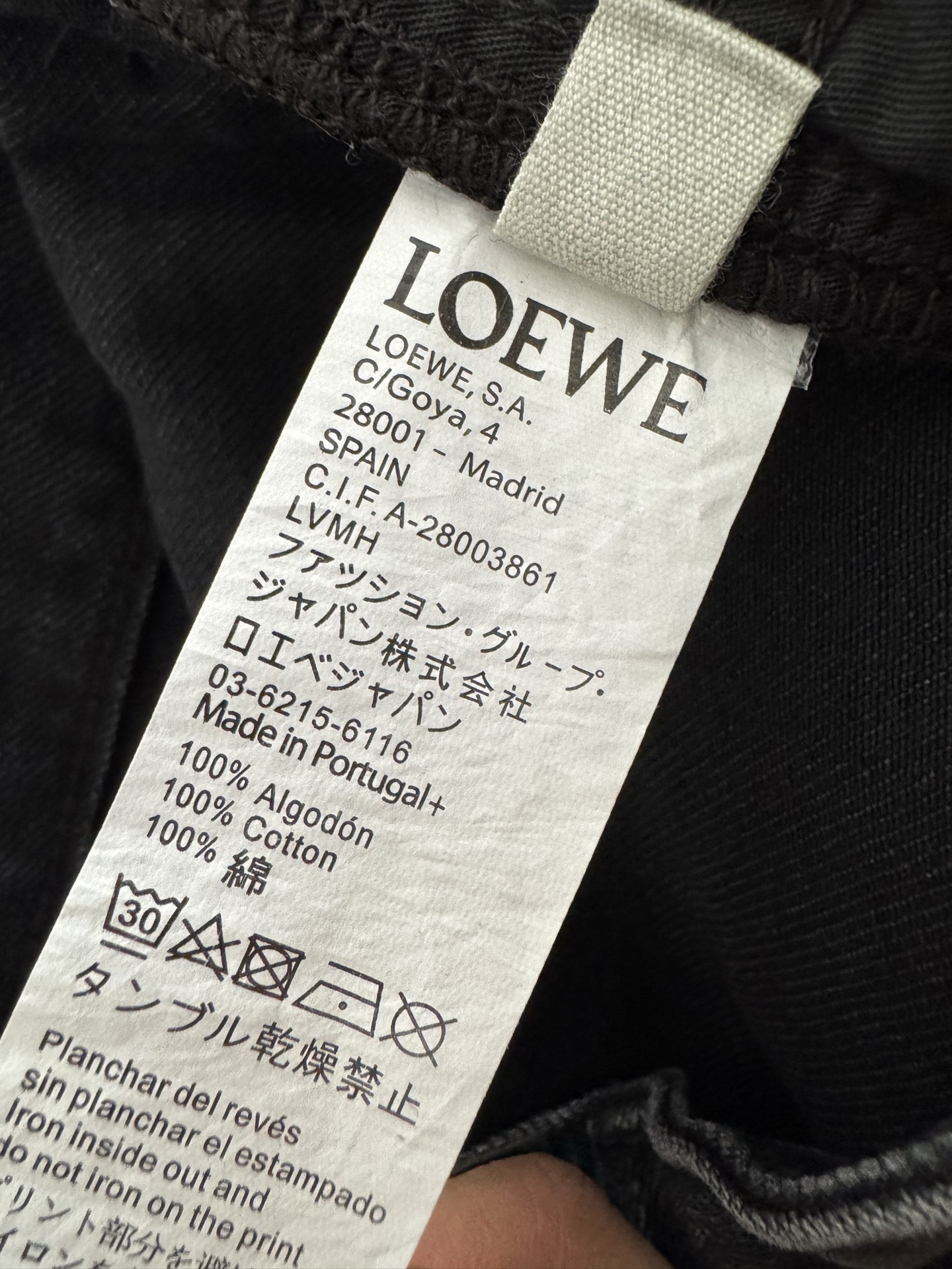 Loewe 25秋冬新款 万针Logo刺绣炭黑色高腰直筒显瘦牛仔裤 日常搭配各种上衣都能轻松出街～不挑腿