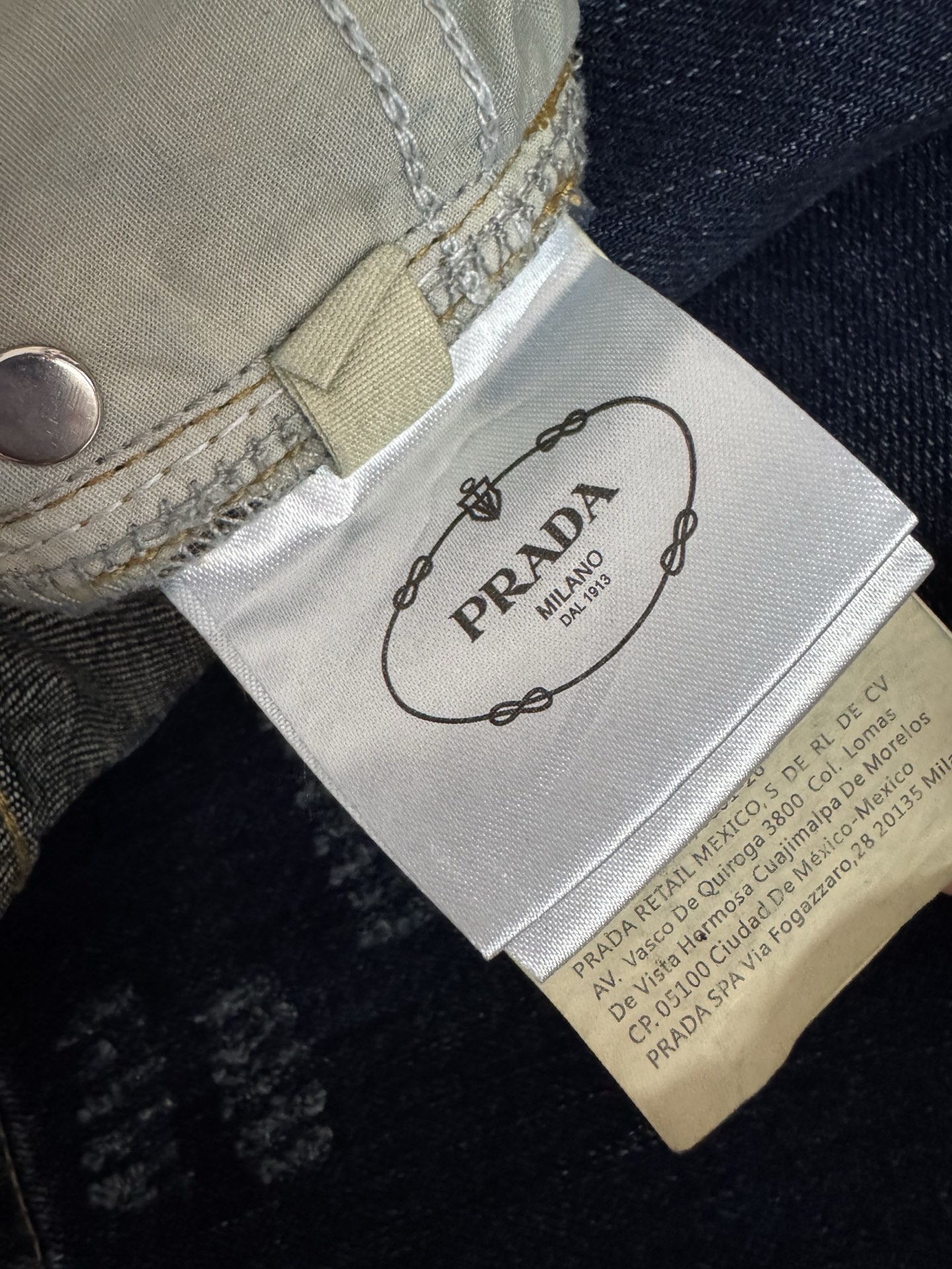 Prada 25秋冬新款 水洗磨白深蓝牛仔九分裤 直筒九分裤版型 高腰显瘦提臀显腿长 上身效果绝啦 复古