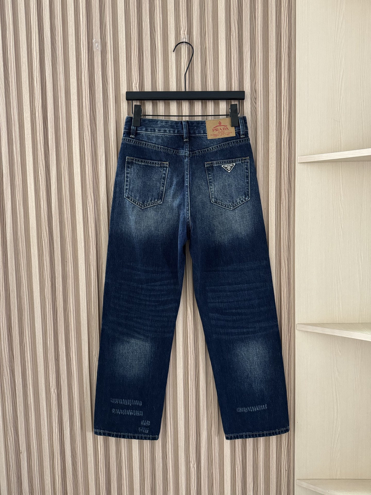 Prada 25秋冬新款 水洗磨白深蓝牛仔九分裤 直筒九分裤版型 高腰显瘦提臀显腿长 上身效果绝啦 复古