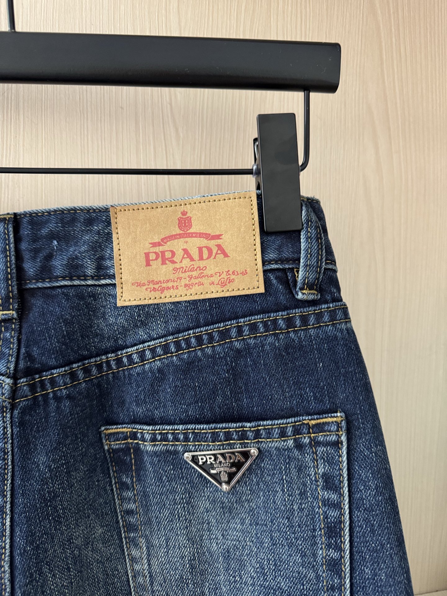 Prada 25秋冬新款 水洗磨白深蓝牛仔九分裤 直筒九分裤版型 高腰显瘦提臀显腿长 上身效果绝啦 复古