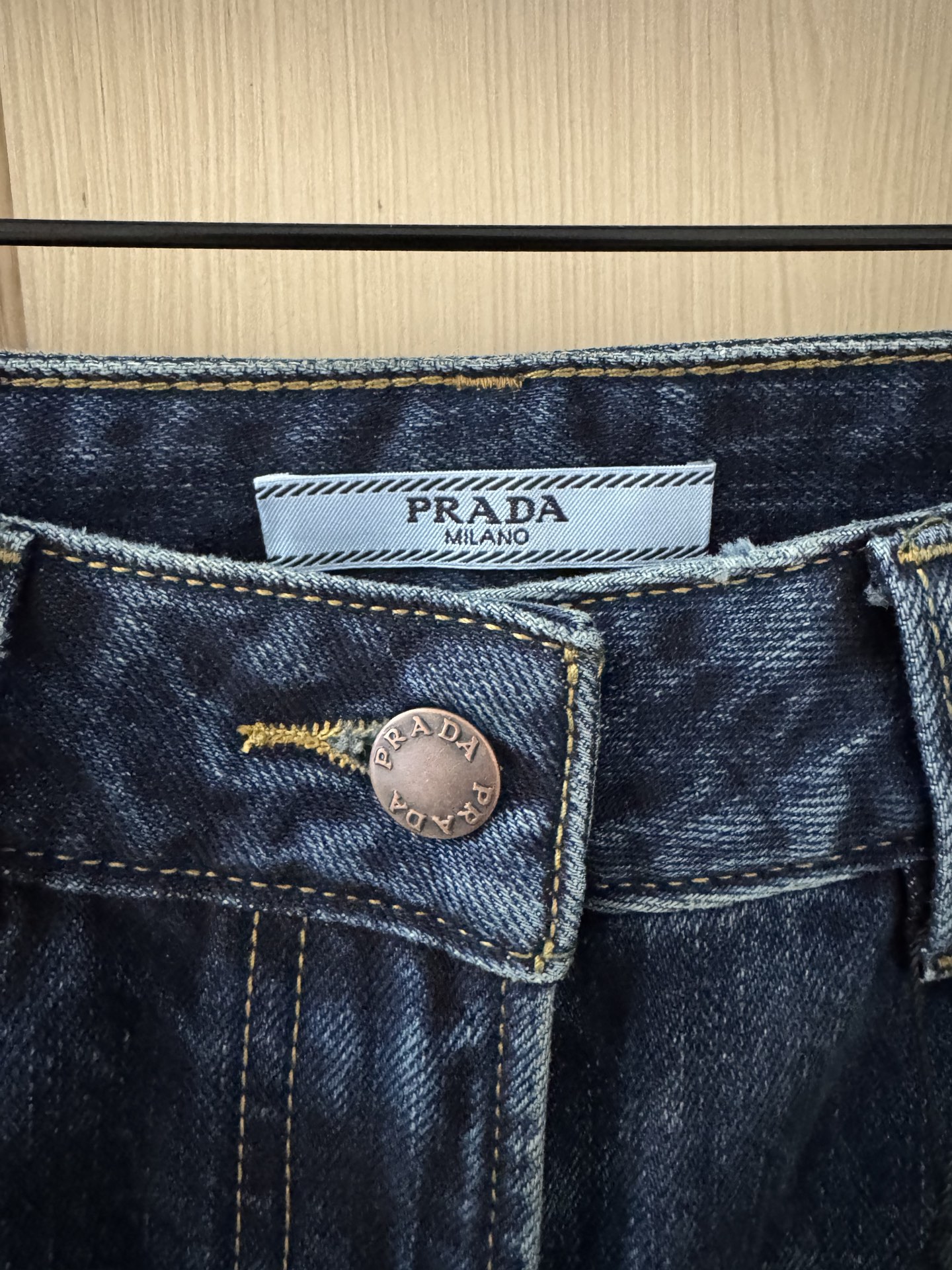 Prada 25秋冬新款 水洗磨白深蓝牛仔九分裤 直筒九分裤版型 高腰显瘦提臀显腿长 上身效果绝啦 复古