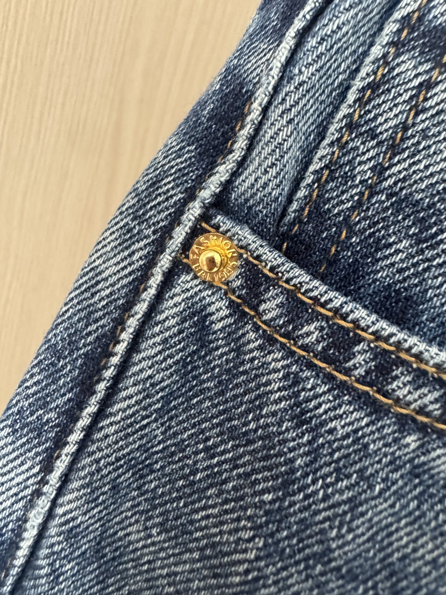 CE 25秋冬新款 凯旋门毛巾绣直筒牛仔裤 个性十足 上身绝对王炸牛仔裤 裤型质感真的绝了，恰好的裤长 