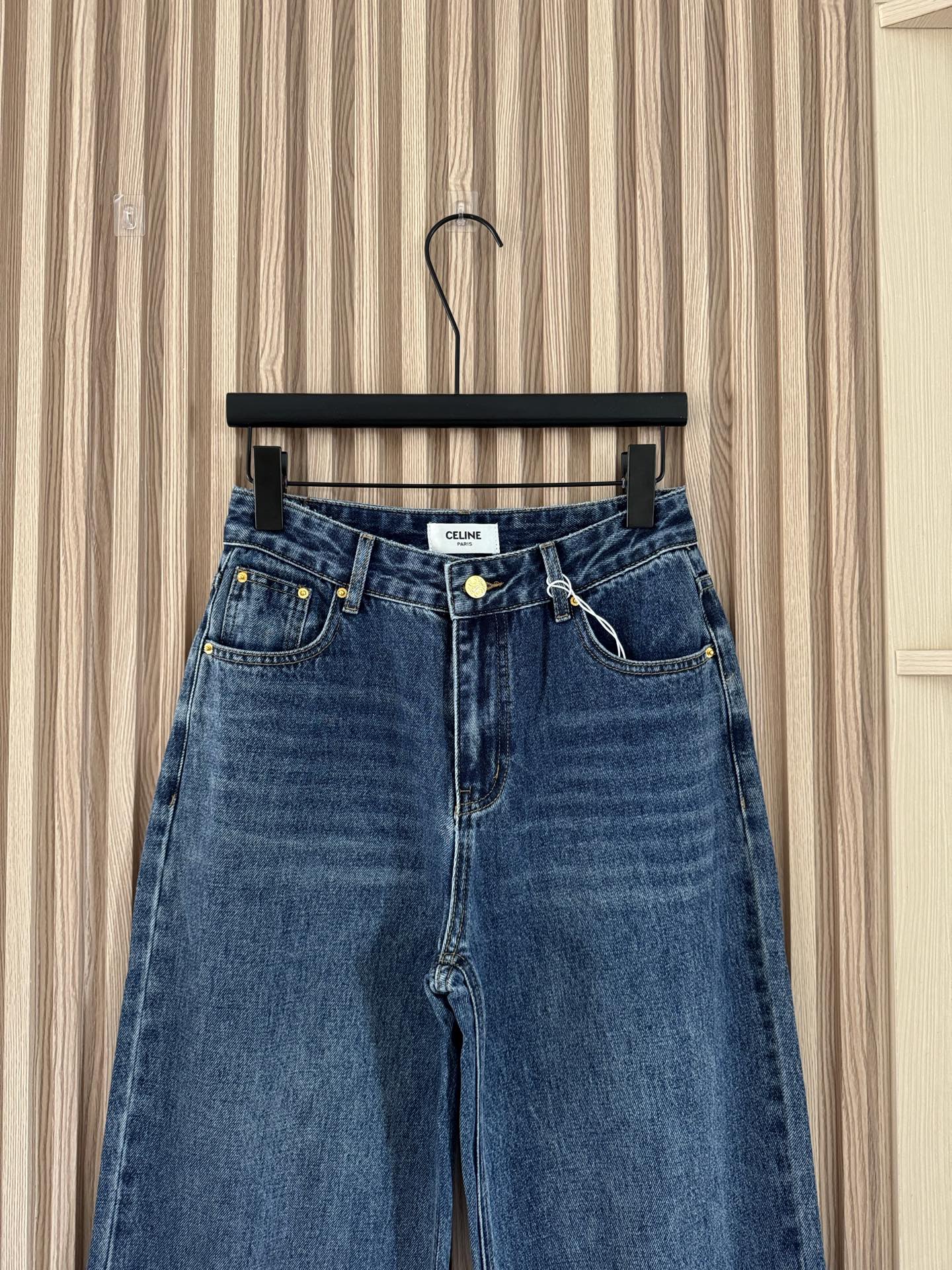 CE 25秋冬新款 凯旋门毛巾绣直筒牛仔裤 个性十足 上身绝对王炸牛仔裤 裤型质感真的绝了，恰好的裤长 