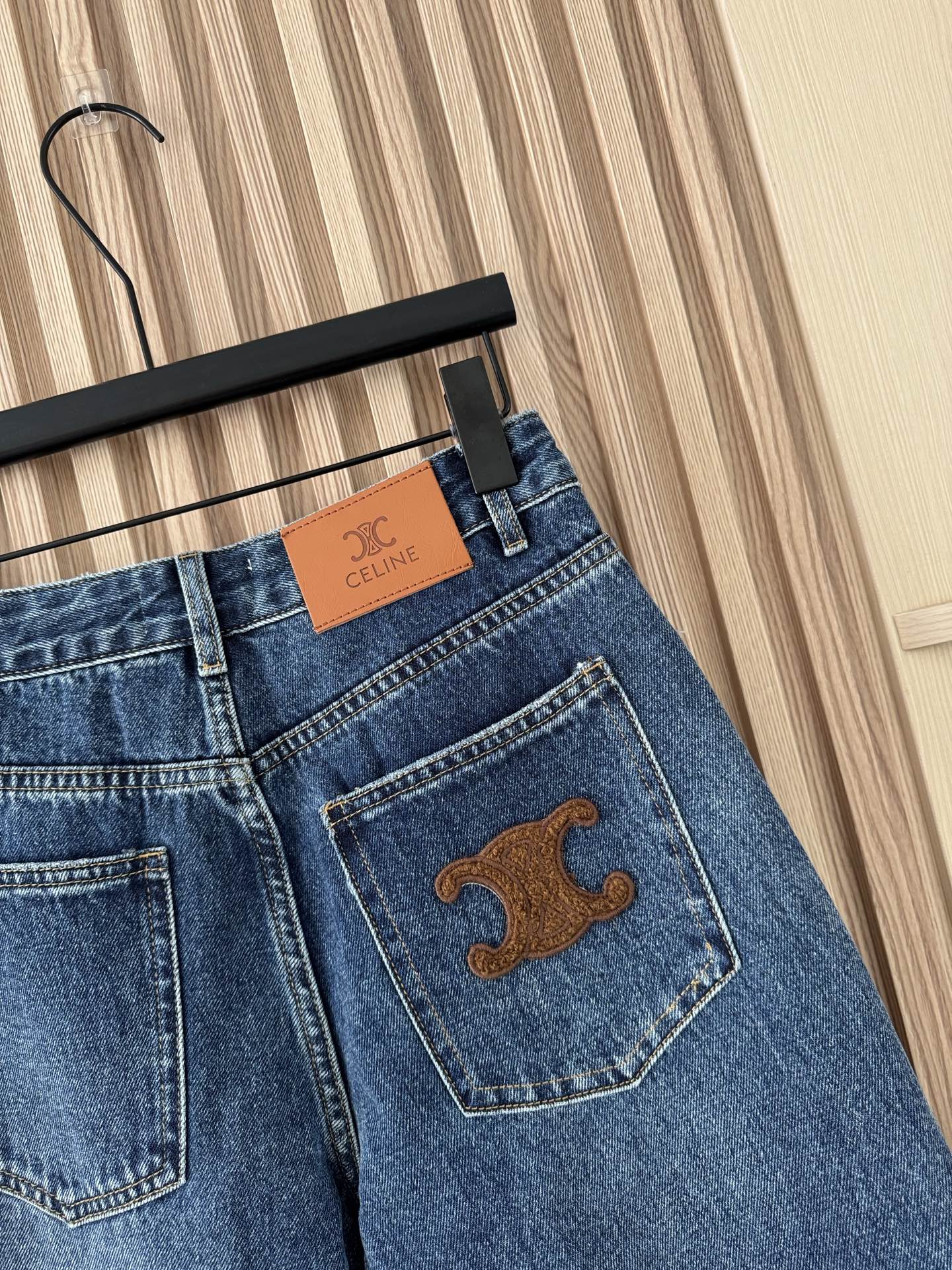 CE 25秋冬新款 凯旋门毛巾绣直筒牛仔裤 个性十足 上身绝对王炸牛仔裤 裤型质感真的绝了，恰好的裤长 