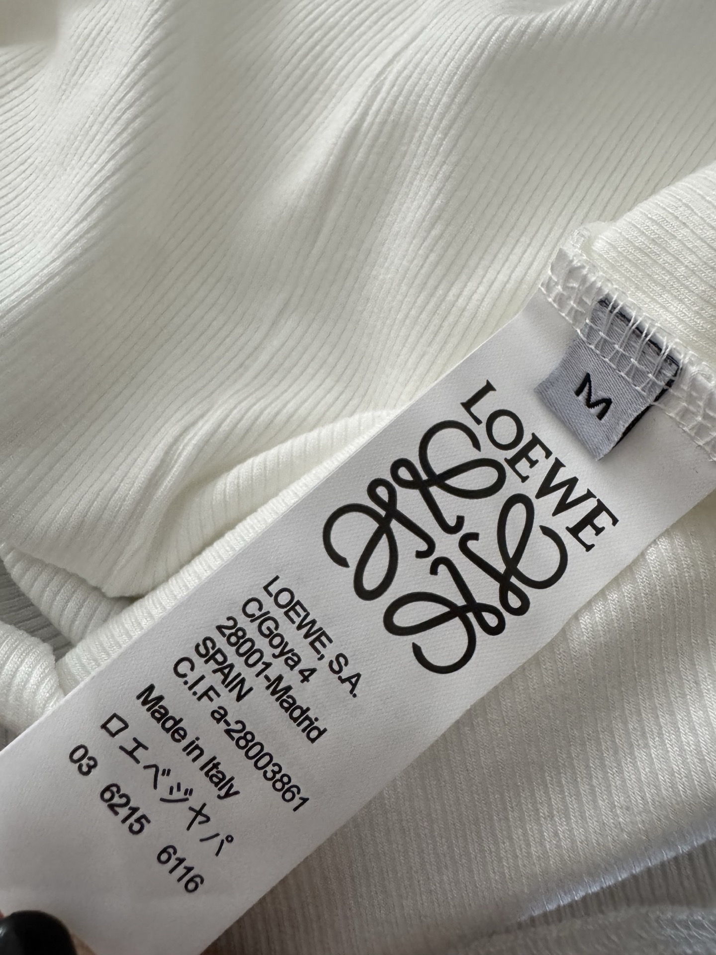 LOE 25秋冬新款 螺纹弹力中缝经典刺绣长袖T恤 出街拍照非常出片的一款长袖T！时髦感十足！经典又耐看