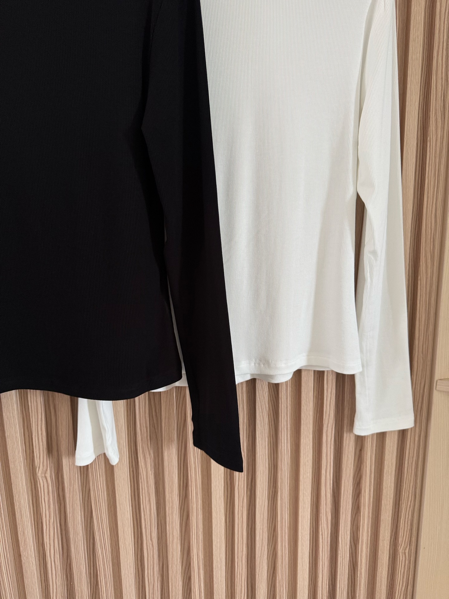 YSL 25秋冬新款 螺纹弹力中缝经典刺绣长袖T恤 高弹力竖螺纹面料，回弹性好，舒服耐穿，收腰修身版型不