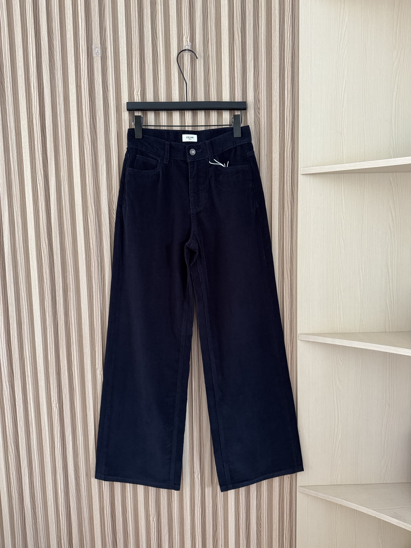 NO:659093,Celine 25 new autumn and winter corduroy straight high-waist slim wide-leg casual trousers. Customized YB corduroy fabric, soft and skin-friendly, smooth and delicate, with a certain drape, fashionable and warm!  Code number 32-44,,celine,alexander wang19860909Celine 25秋冬新款 灯芯绒直筒高腰显瘦阔腿休闲长裤 定制YB灯芯绒面料,柔软亲肤,顺滑细腻,有一定的垂感,时髦又保暖！码数32-44,,celine,alexander wang,Women's clothing