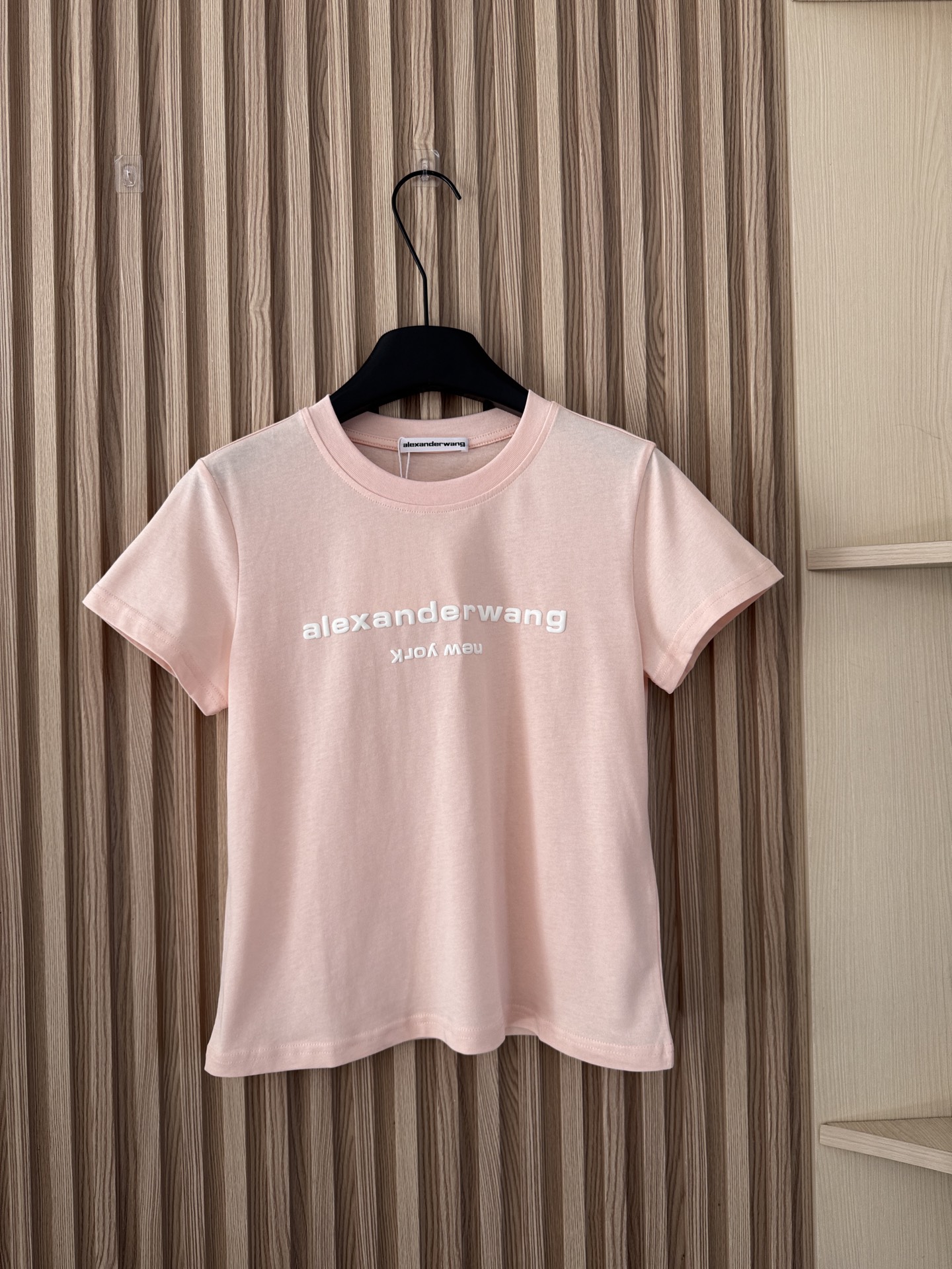 NO:734240,Alexanderwang 26 spring and summer new style foam letter small version short-sleeved T-shirt, contrasting foam letter printing technology, high-end style, four small and fresh basic colors to choose from, four-color SML, T-shirt, tees, t-shirt,19860909Alexanderwang 26春夏新款 发泡字母小版型短袖T恤,撞色发泡字母印花工艺,高级洋气,四个小清新的基础颜色可选择,四色SML,,T-shirt,tees，t-shirt,,Women's clothing
