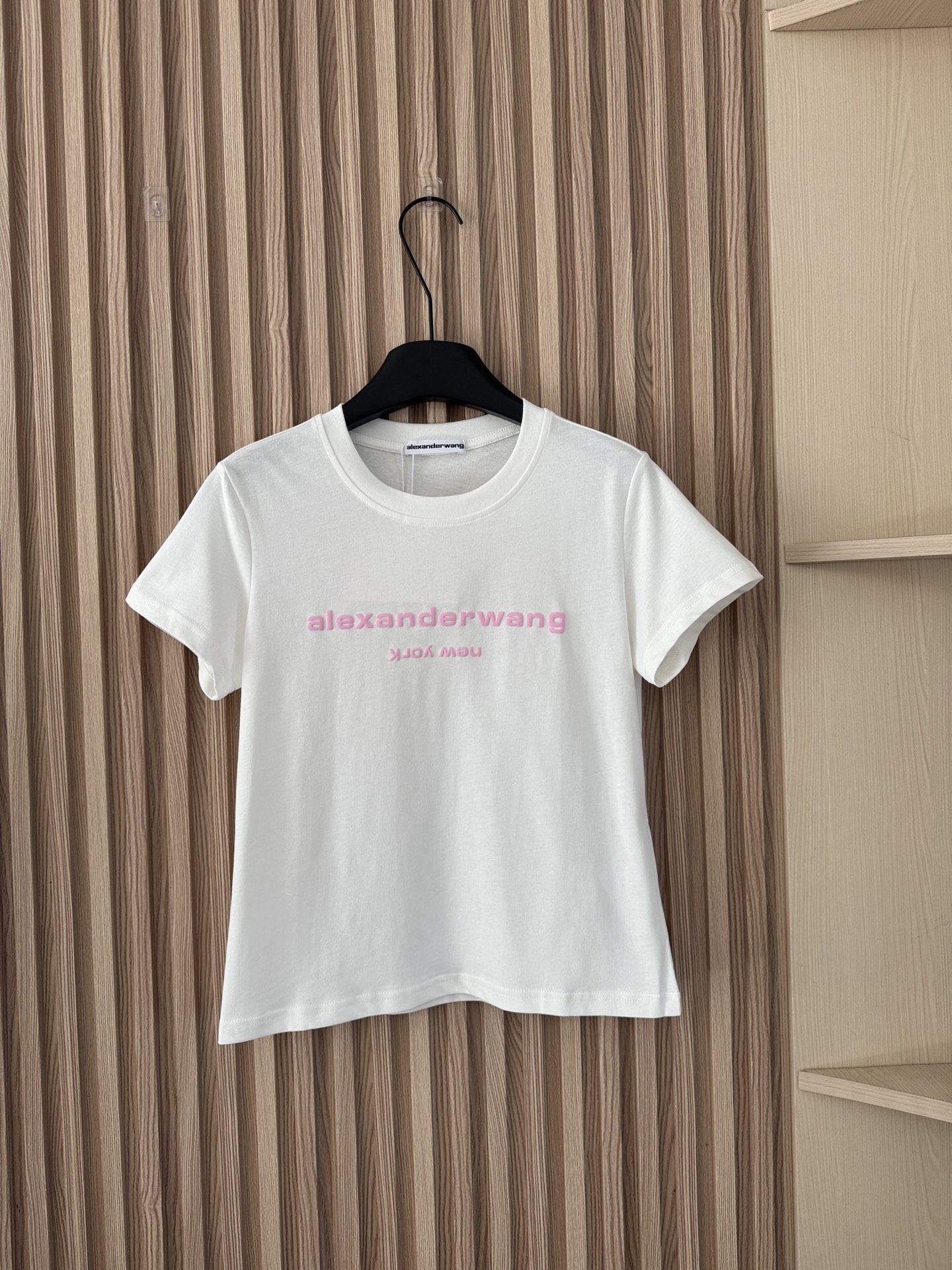 NO:734231,Alexanderwang 26 spring and summer new style foam letter small version short-sleeved T-shirt, contrasting foam letter printing technology, high-end style, four small and fresh basic colors to choose from, four-color SML, T-shirt, tees, t-shirt,19860909Alexanderwang 26春夏新款 发泡字母小版型短袖T恤,撞色发泡字母印花工艺,高级洋气,四个小清新的基础颜色可选择,四色SML,,T-shirt,tees，t-shirt,,Women's clothing