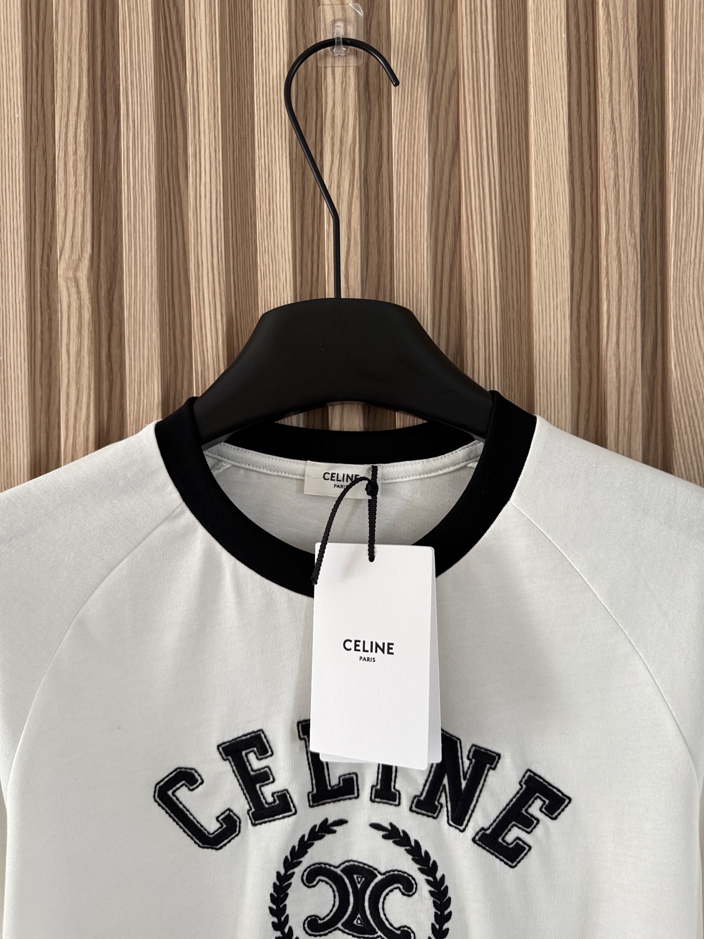 NO:736109,Celine 26 spring and summer new style water-cotton thread embroidery Arc de Triomphe letters embroidered short-sleeved T-shirt two-color SML,,celine,T-shirt,tees,t-shirt,19860909Celine 26春夏新款 水棉线刺绣凯旋门字母刺绣短袖T恤 两色SML,,celine,T-shirt,tees，t-shirt,,Women's clothing