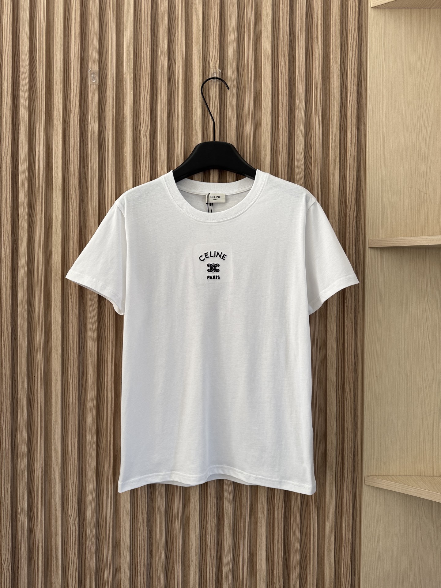 NO:751521,Celine 26 new spring and summer embroidered logo short-sleeved T-shirt, normal version, three-color SML,,celine,T-shirt,tees,t-shirt,19860909Celine 26春夏新款 刺绣Logo短袖T恤 正常版型 三色SML,,celine,T-shirt,tees，t-shirt,,Women's clothing