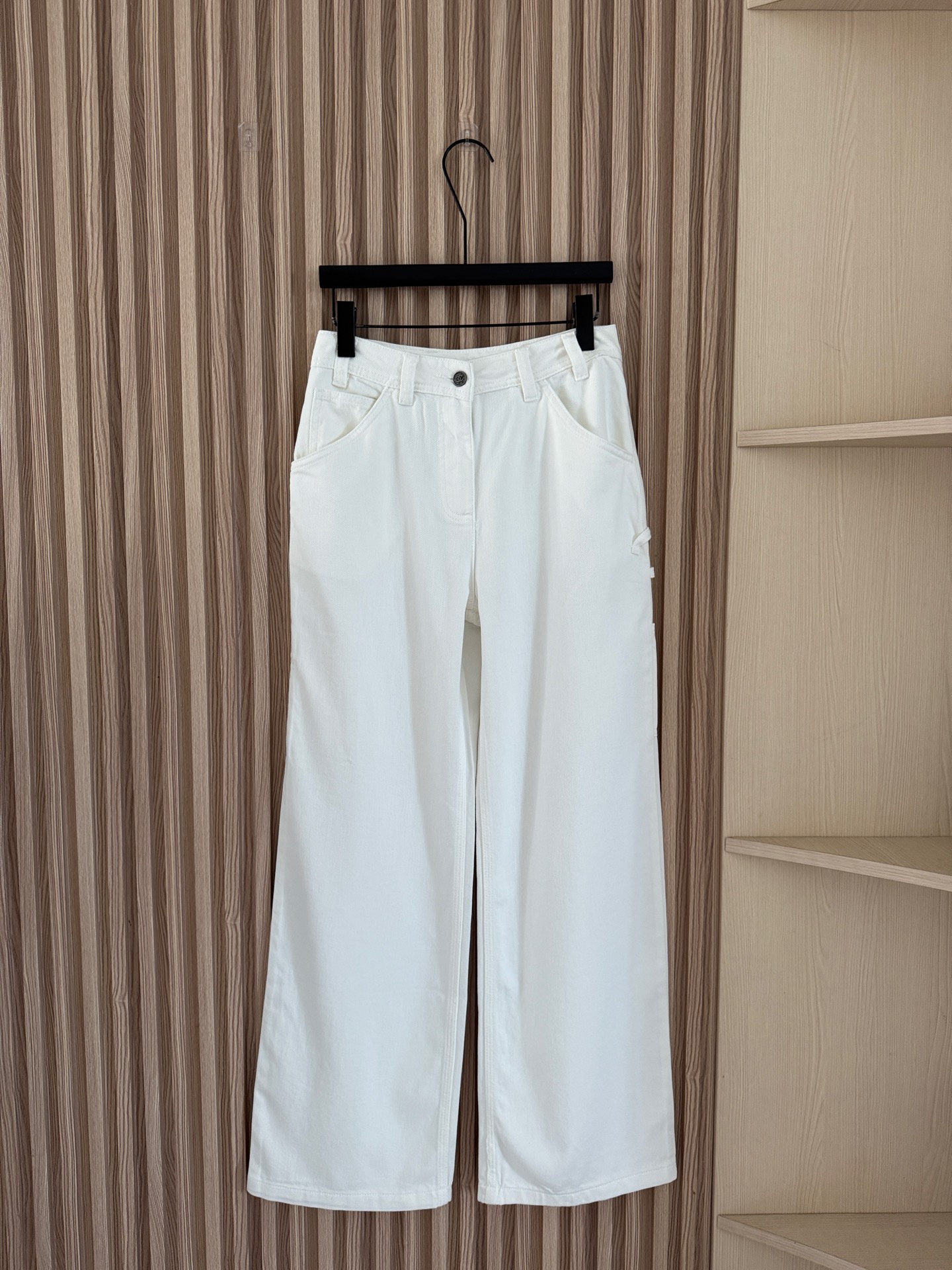 NO:795844,CHANEL 26P popular style cross double C three-dimensional logo straight high waist slim work jeans soft drape fabric, needless to say style, just put it on the shelf and promote it, absolutely popular two colors 32-44 P,,chanel,jeans,19860909CHANEL 26P爆款 交叉双C立体logo直筒高腰显瘦工装牛仔裤 柔软垂感面料,不用多说的款式 直接上架推就行 绝对爆 两色32-44 P,,chanel,jeans,,Women's clothing