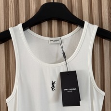 「YSL 女明星极简高级百搭螺纹弹力背心」穿腻了黑白灰的可以试试这个橄榄绿 真的特别高级!完完全全就是大 「YSL 女明星极简高级百搭螺纹弹力背心」穿腻了黑白灰的可以试试这个橄榄绿 真的特别高级!完完全全就是大