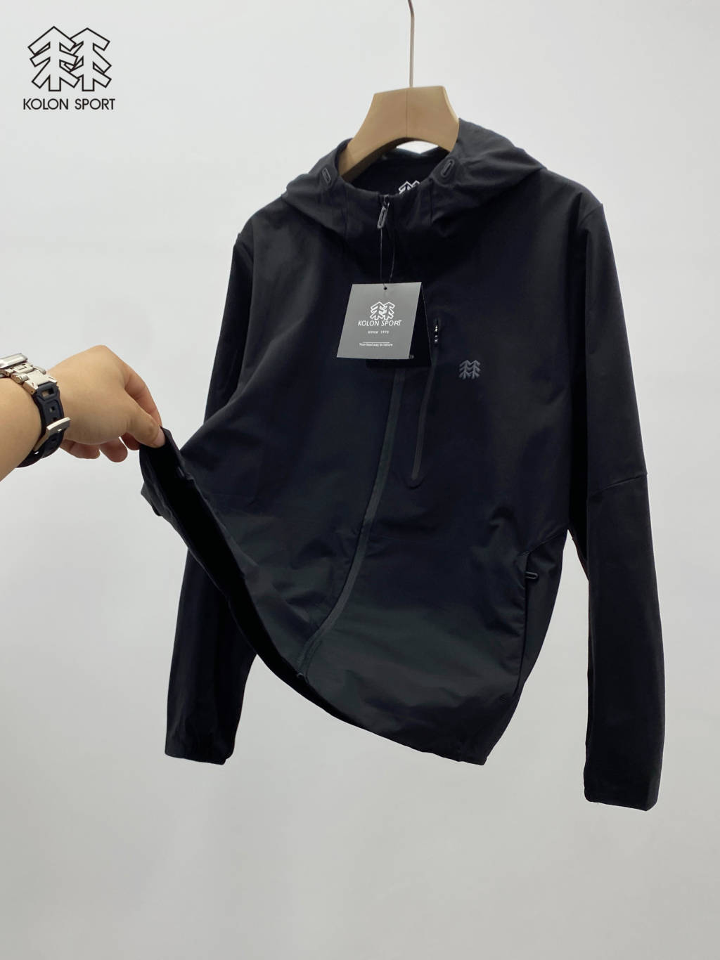 高标准选精品✨通版多擦亮👀区别市场垃级货💢同图不同价为版本不同 💰235
KOLONSPORT可隆男士轻量化防风防水皮肤衣防晒衣冰感外套!掌柜力荐!线上线下同步!订单款!客供面料!100%PET纤维!手感细腻顺滑清爽透气不闷热!亲肤舒爽!有一种凉凉的感觉!upf130o+防紫外线!春夏必备款!可以当薄款外套也可以当防晒服!夏季穿搭能有效阻挡太阳直射!真的是太赞了!多功能一体!也有多种穿搭方式!日常休闲户外运动徒步爬山钓鱼等都是必不可少的!掌柜力荐!
颜色:黑色 白色
尺码:M-3XL(见图14)