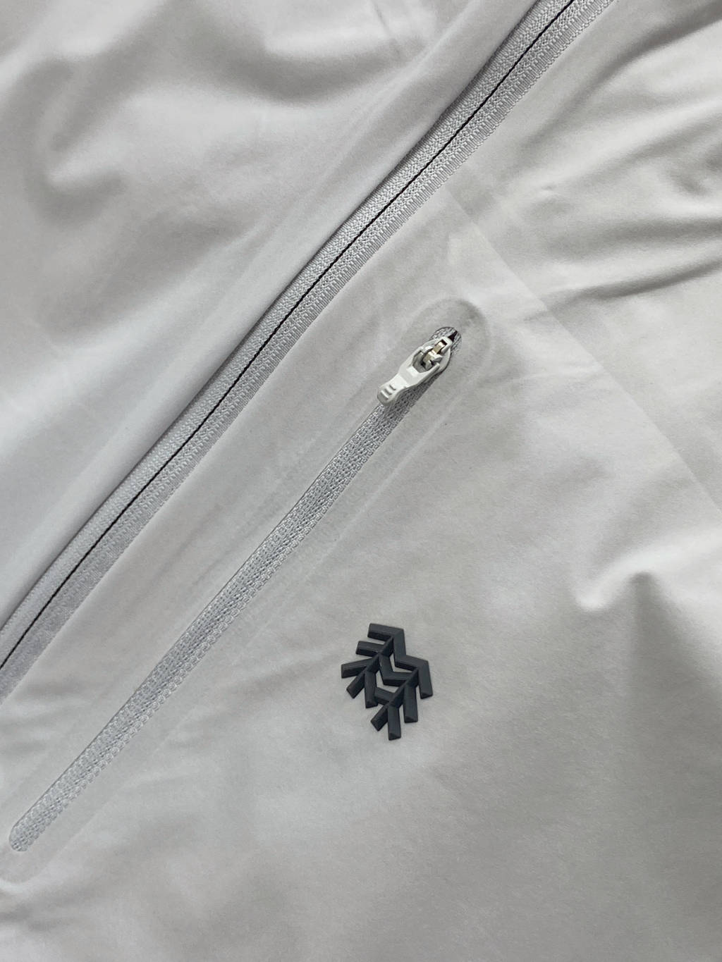 高标准选精品✨通版多擦亮👀区别市场垃级货💢同图不同价为版本不同 💰235
KOLONSPORT可隆男士轻量化防风防水皮肤衣防晒衣冰感外套!掌柜力荐!线上线下同步!订单款!客供面料!100%PET纤维!手感细腻顺滑清爽透气不闷热!亲肤舒爽!有一种凉凉的感觉!upf130o+防紫外线!春夏必备款!可以当薄款外套也可以当防晒服!夏季穿搭能有效阻挡太阳直射!真的是太赞了!多功能一体!也有多种穿搭方式!日常休闲户外运动徒步爬山钓鱼等都是必不可少的!掌柜力荐!
颜色:黑色 白色
尺码:M-3XL(见图14)