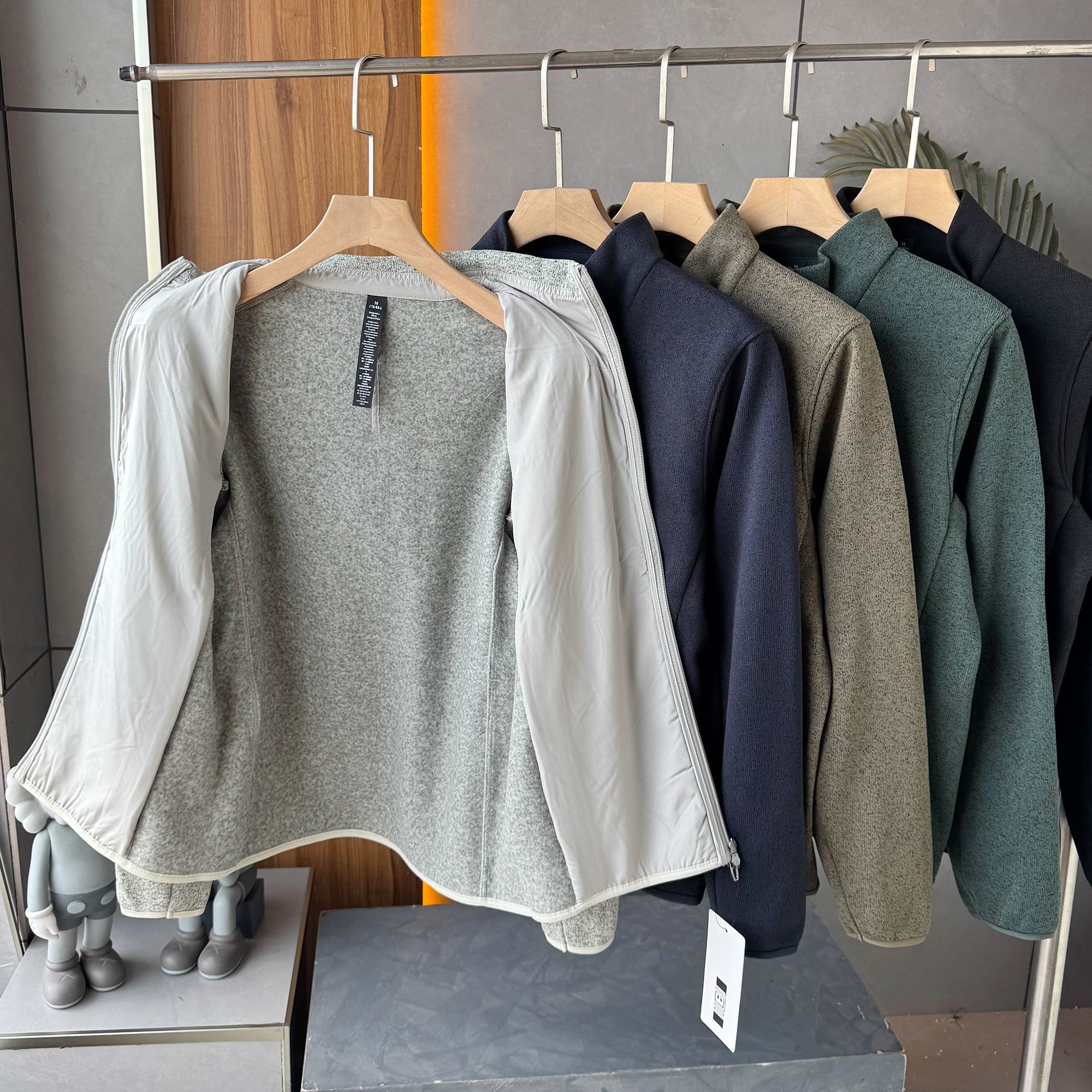 Lulu Men's Tops Lululemon Sojourn Lulu Men's Tops yoga