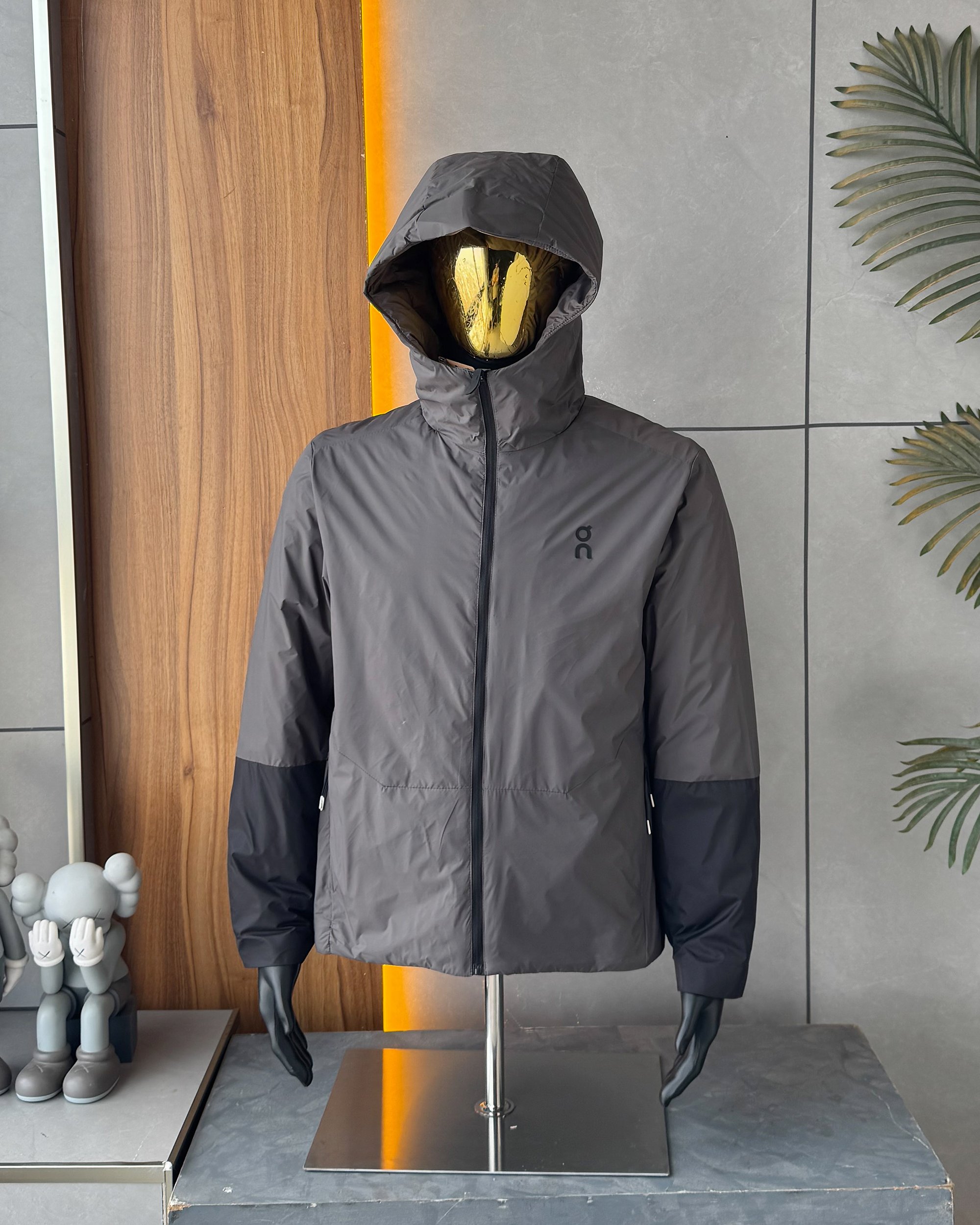 175💰On昂跑保暖棉服轻量户外 ,轻盈质感的设计理念,官网在售2290+,保暖层采用一片式薄棉 ,轻量不闷热 ,外层网格30D防水涂层 冬季防风的同时也可以应急防雨
细节讲解 ,袖口处配有3公分压胶 防风半马蹄设计,袖子弯刀剪裁两处都带走10公分长条3D反光
帽子加宽5公分压胶充棉 ,立体有型 ,外两侧都是配备阴影拉链口袋 ,内里也带有便携内置口袋, 整个衣身全是袖口拼接设计 ,打破常规 ,既简约又带有特点 ,独家限量发售
户外休闲系列 ,女生男生同款 可配情侣装 。
颜色:黑色,日食白,天空蓝,灰色,幽雾绿
尺码:S-3XL
s可穿85斤左右 3x可穿190斤左右
S衣长69 胸围102肩宽44.8袖长60建议体重80-90斤左右
M衣长71胸围106肩宽46袖长61.5建议体重90-110斤左右
L衣长73胸围111肩宽47.5袖长63建议体重110-130斤左右
Xl衣长75胸围116肩宽49袖长64.5建议体重130-150斤左右
2x衣长77胸围121肩宽50.5袖长65.5建议体重150-170斤左右
3x衣长78胸围126肩宽52袖长66.5建议体重170-190斤左右