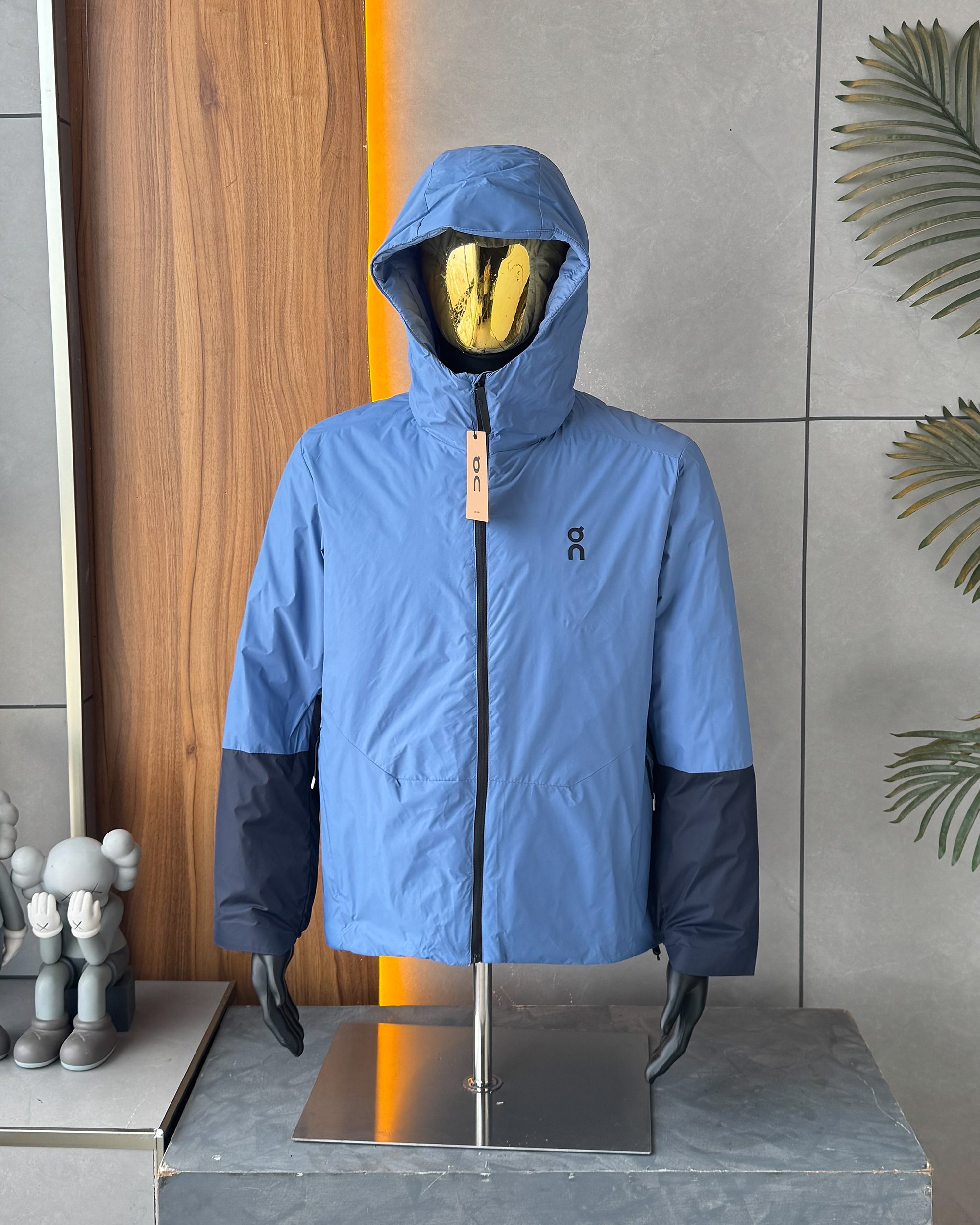 175💰On昂跑保暖棉服轻量户外 ,轻盈质感的设计理念,官网在售2290+,保暖层采用一片式薄棉 ,轻量不闷热 ,外层网格30D防水涂层 冬季防风的同时也可以应急防雨
细节讲解 ,袖口处配有3公分压胶 防风半马蹄设计,袖子弯刀剪裁两处都带走10公分长条3D反光
帽子加宽5公分压胶充棉 ,立体有型 ,外两侧都是配备阴影拉链口袋 ,内里也带有便携内置口袋, 整个衣身全是袖口拼接设计 ,打破常规 ,既简约又带有特点 ,独家限量发售
户外休闲系列 ,女生男生同款 可配情侣装 。
颜色:黑色,日食白,天空蓝,灰色,幽雾绿
尺码:S-3XL
s可穿85斤左右 3x可穿190斤左右
S衣长69 胸围102肩宽44.8袖长60建议体重80-90斤左右
M衣长71胸围106肩宽46袖长61.5建议体重90-110斤左右
L衣长73胸围111肩宽47.5袖长63建议体重110-130斤左右
Xl衣长75胸围116肩宽49袖长64.5建议体重130-150斤左右
2x衣长77胸围121肩宽50.5袖长65.5建议体重150-170斤左右
3x衣长78胸围126肩宽52袖长66.5建议体重170-190斤左右