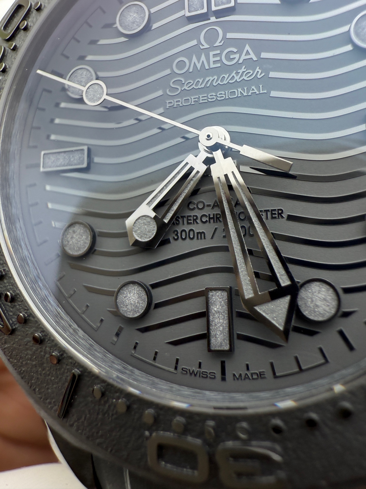Omega 墨黑海马