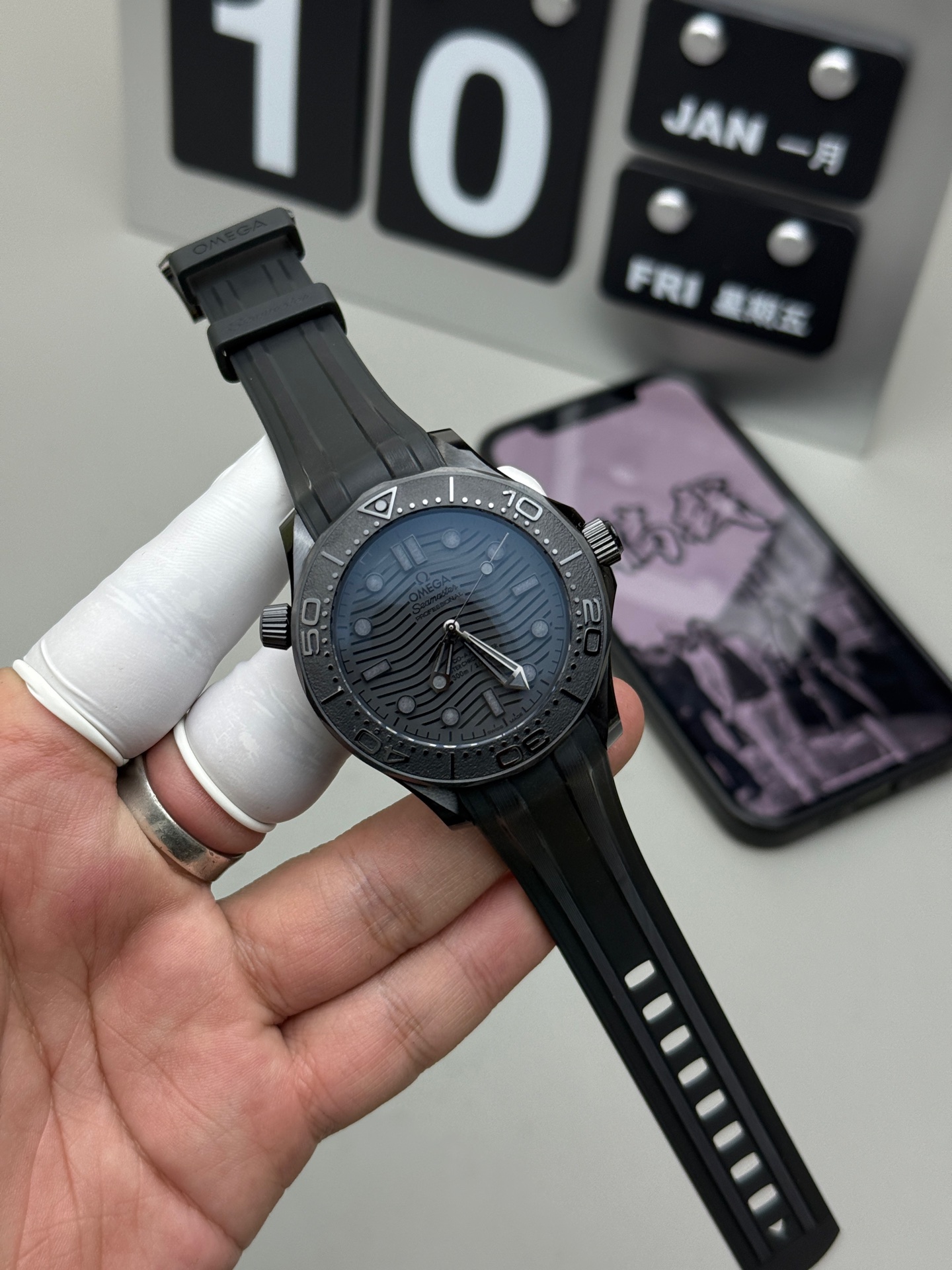 Omega 墨黑海马