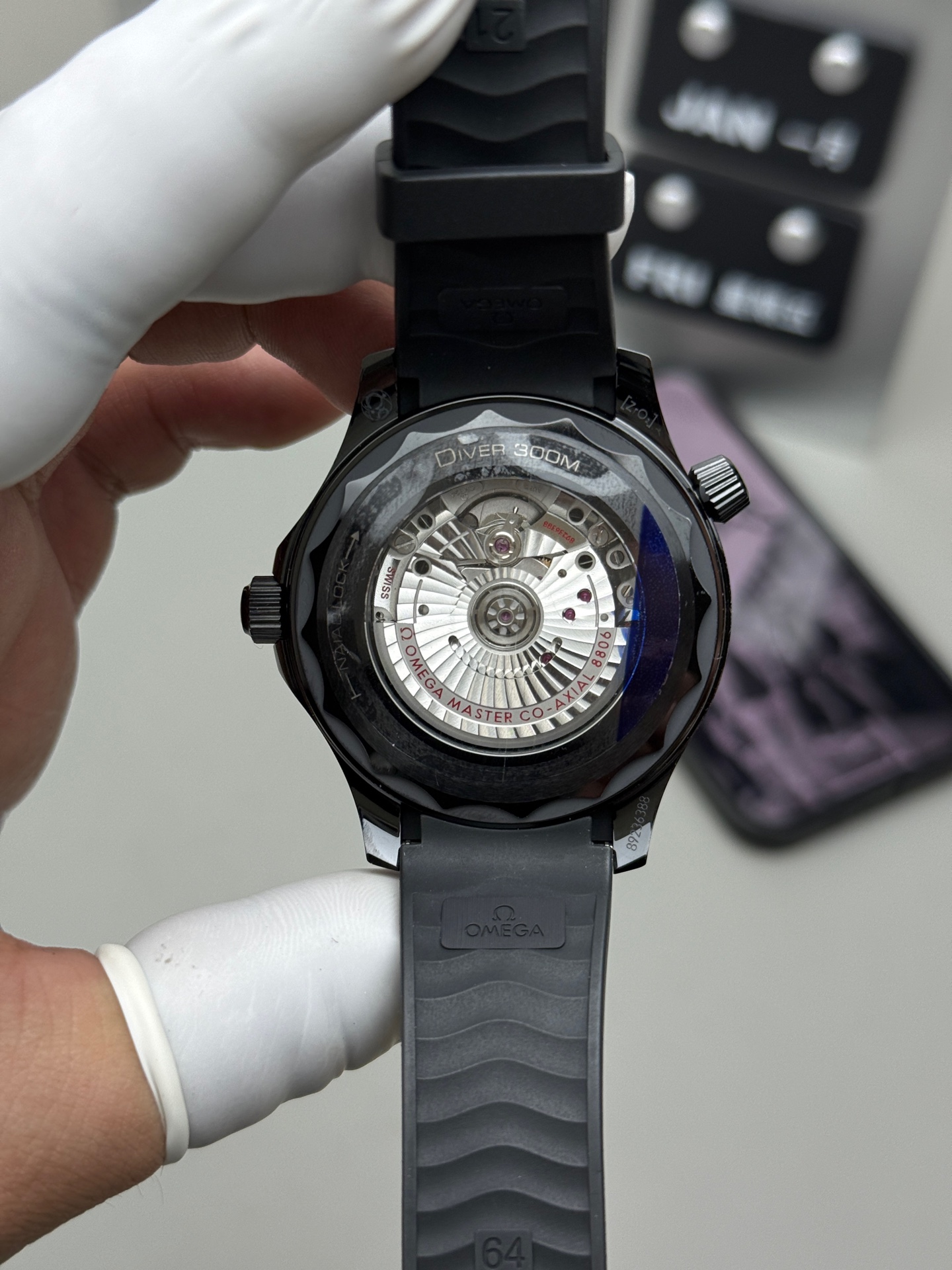Omega 墨黑海马