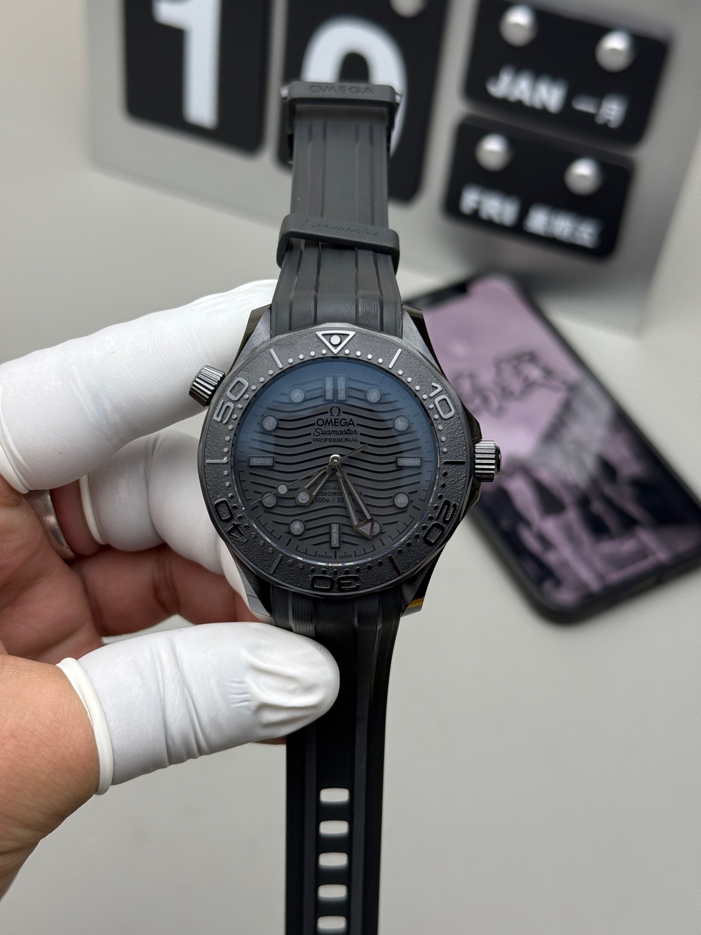 Omega 墨黑海马