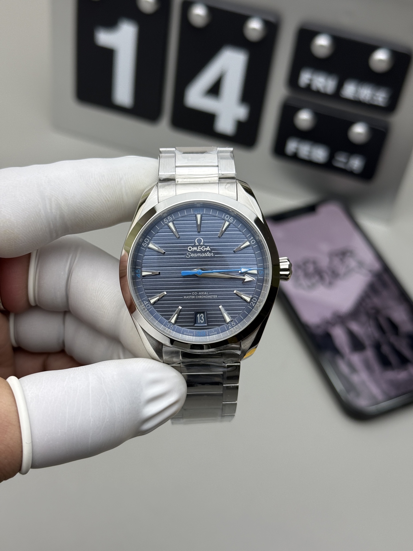 Omega 柚木海马300