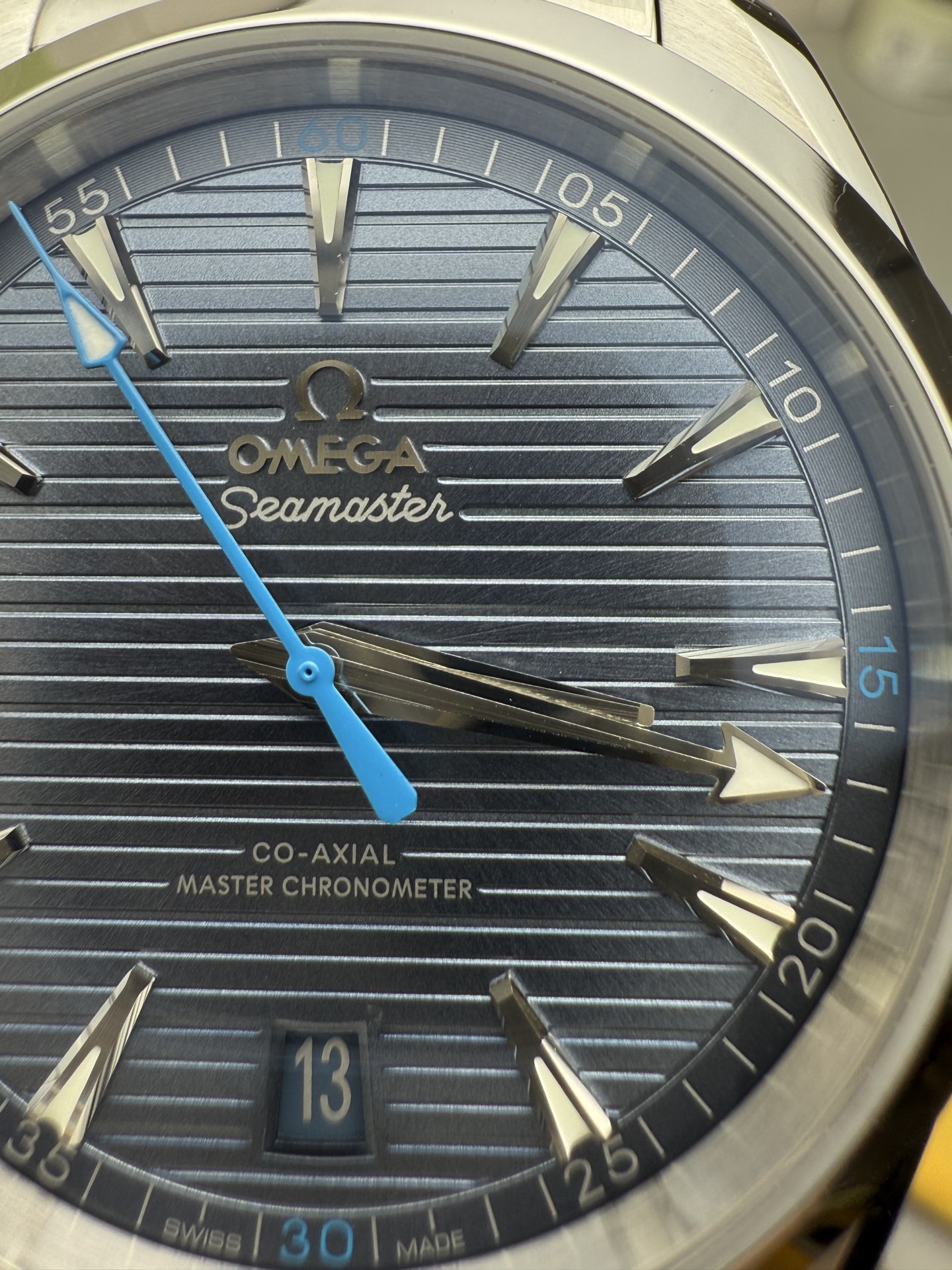 Omega 柚木海马300
