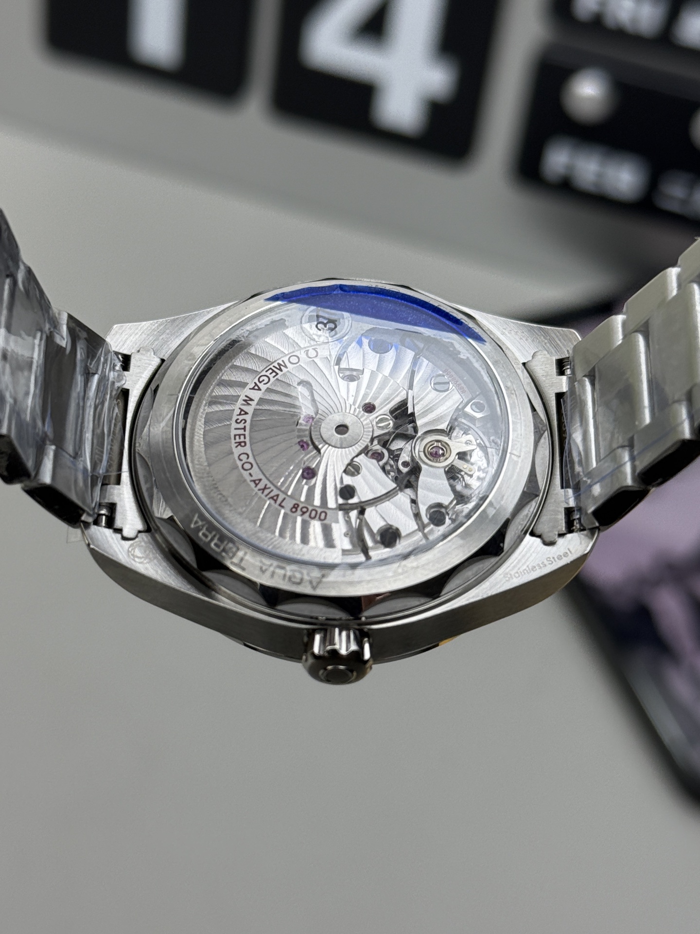 Omega 柚木海马300