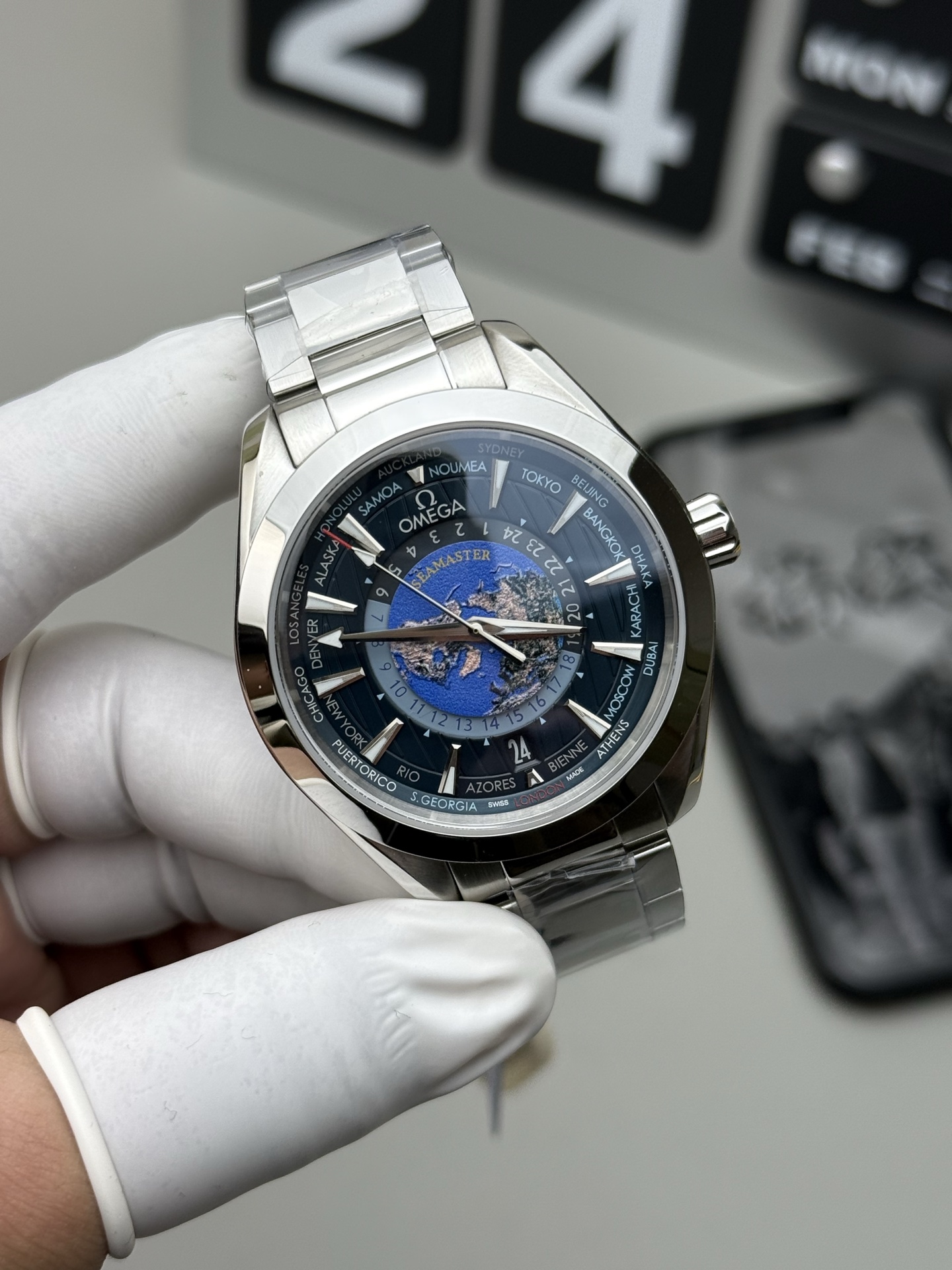 Unknown N1 世界时钢送胶