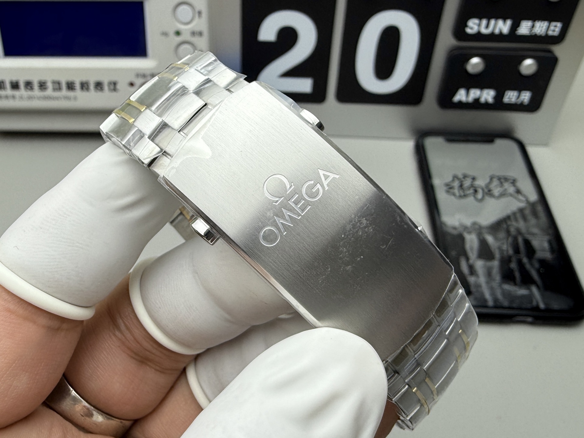 Omega 玫瑰金蓝海马300