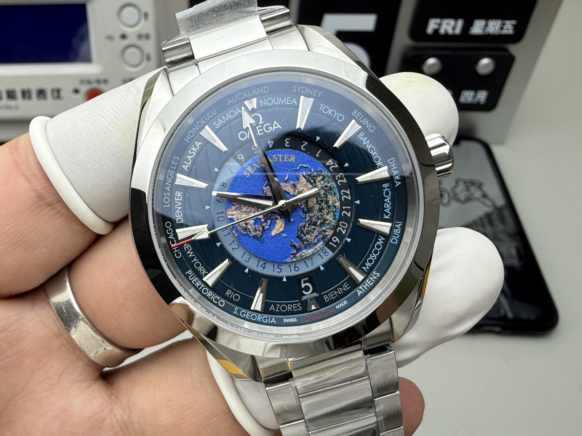 Unknown N1 世界时送胶带