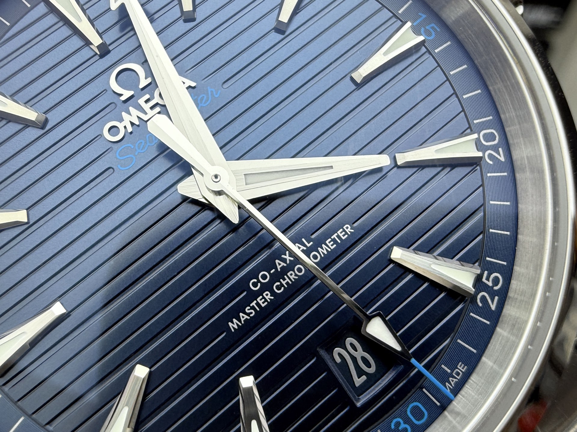 Omega 柚木蓝海马150 发货