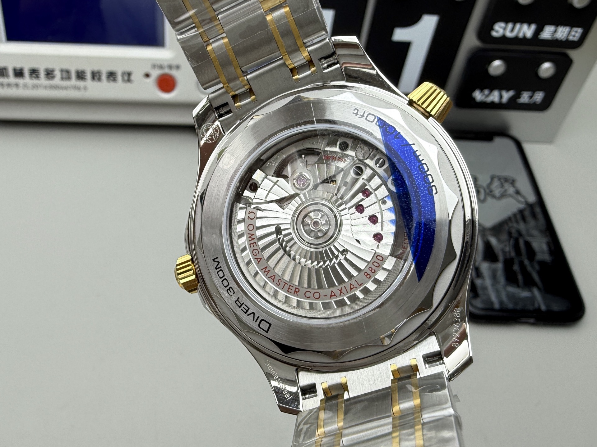 Omega 间金蓝海马