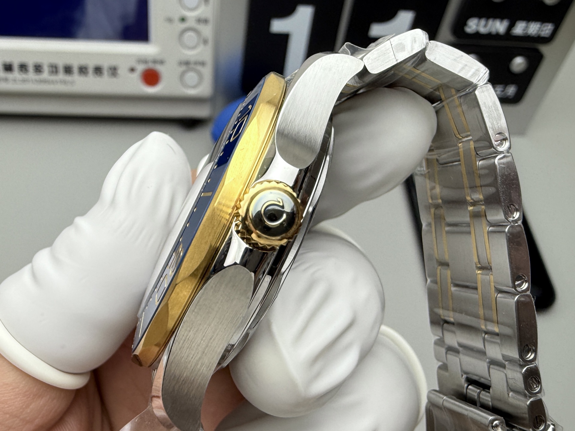 Omega 间金蓝海马