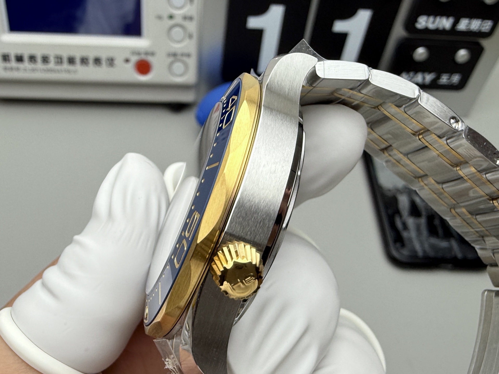 Omega 间金蓝海马