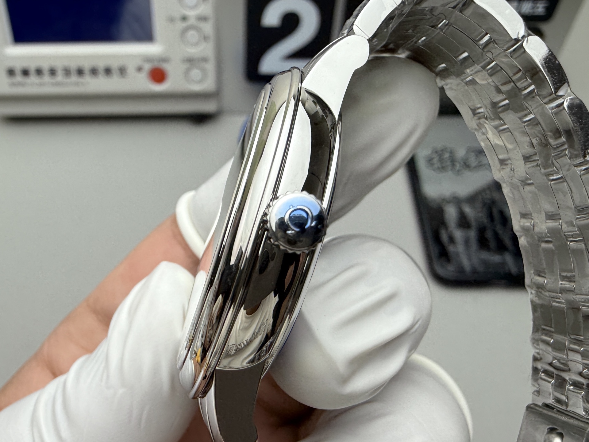 Omega MKS 金针蝶飞