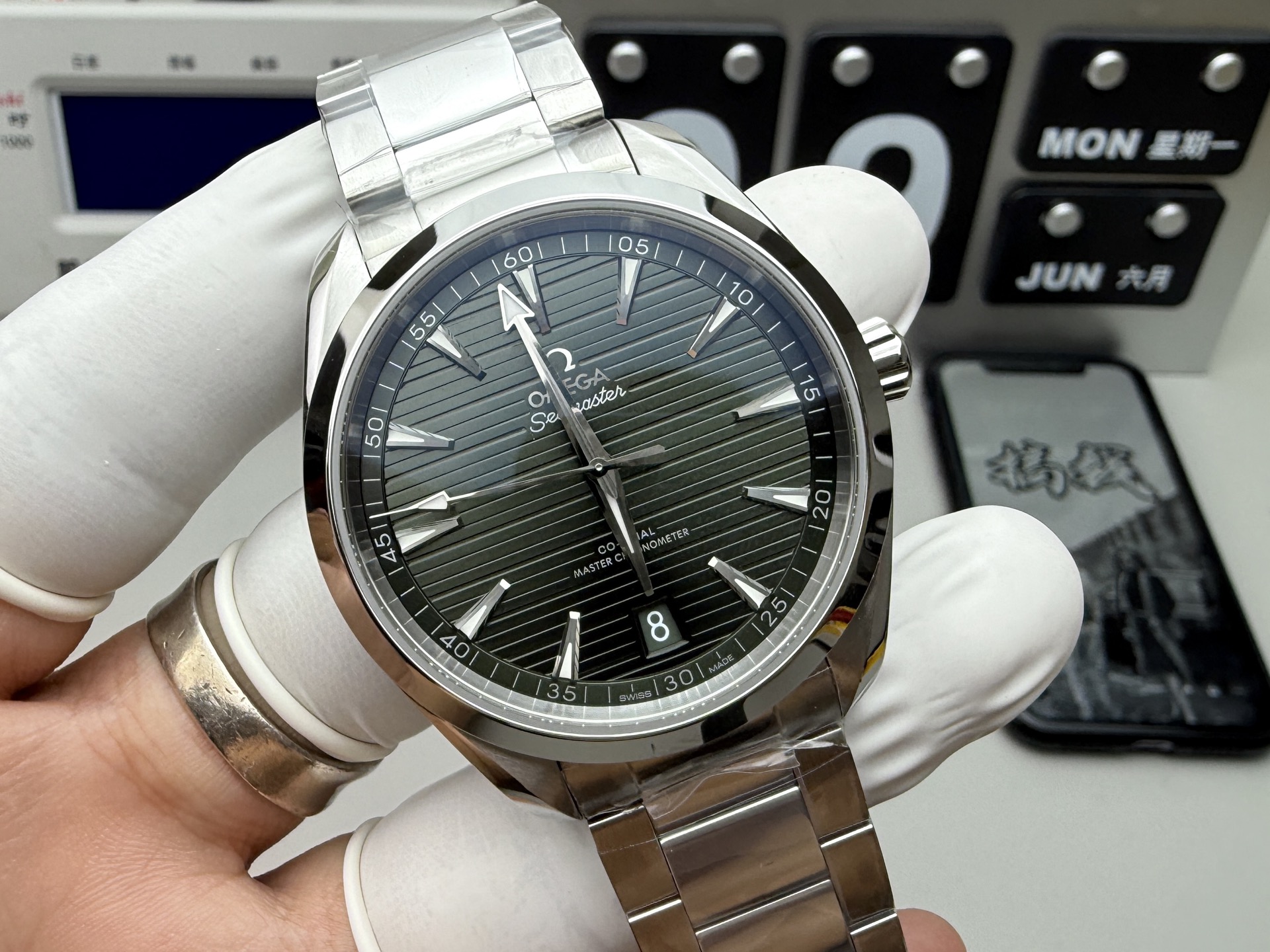 Omega 柚木绿海马150