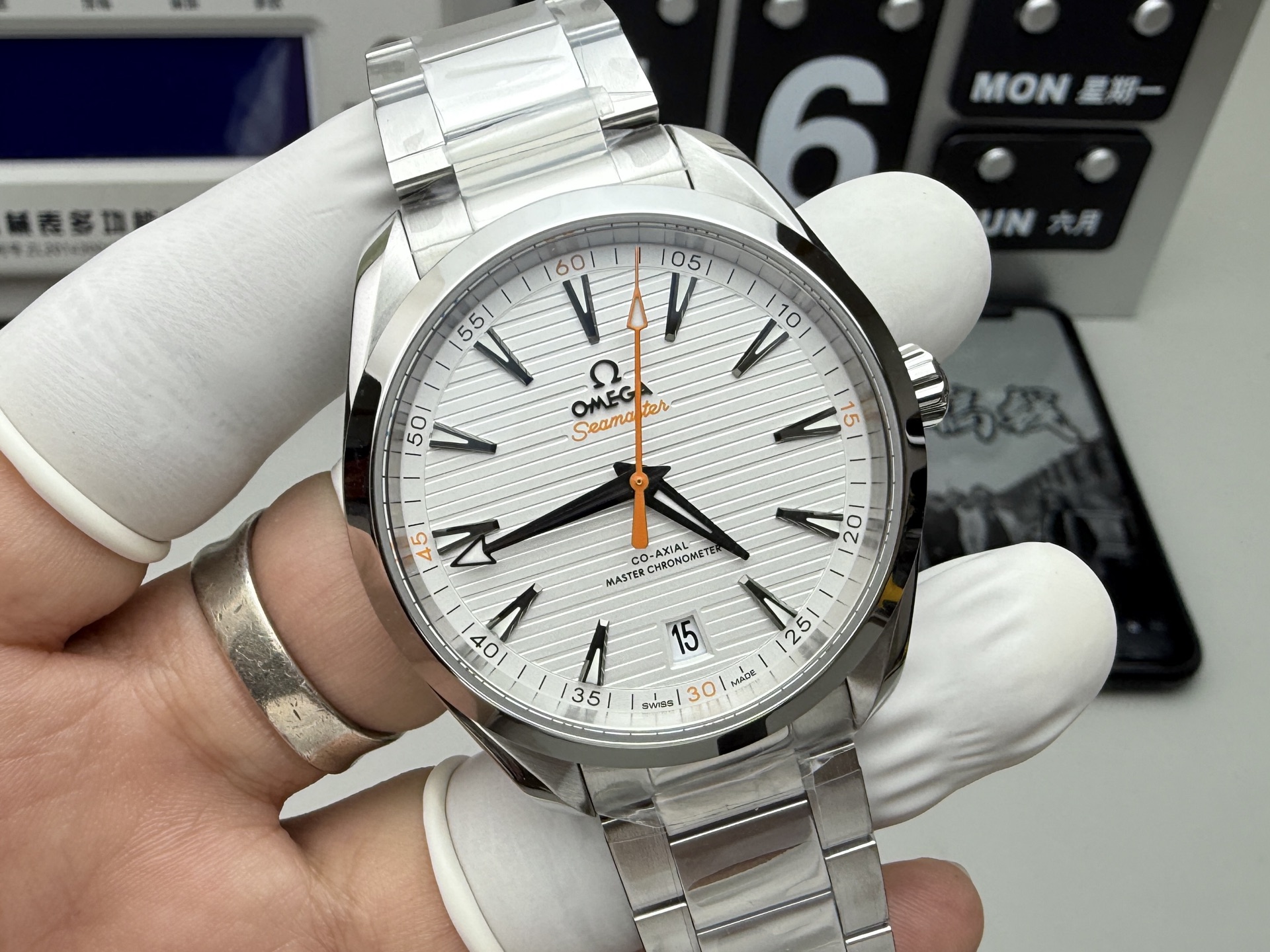 Omega 海马柚木橙