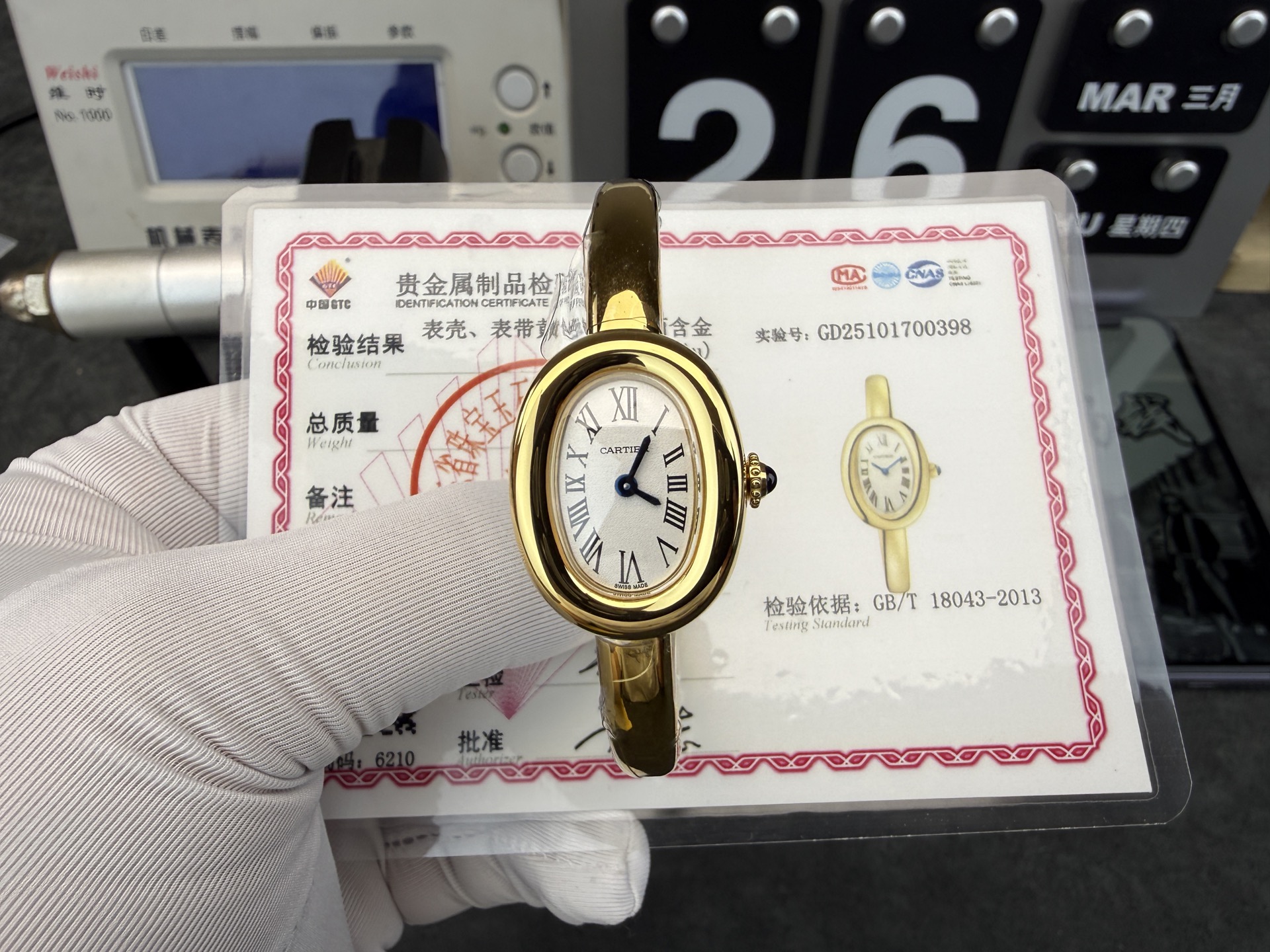 NO:764143,Unified upgraded version, the only one in the market where the bracelet link does not leak. The appearance of the bracelet is one to one with the official one, and it is the only company in the market that can be consistent with the official one. New bathtub bracelet watch, the classic bathtub series of Kajia. Baignoire's new 'bathtub' bracelet watch, mini case size 24.6*18.7 mm, hand circumference size 15mm 16mm 17mm. Details are not market fake factory rough making bracelet circumference is the same as the original three sizes!  It’s really, really well done!  Purely handmade with thick 18K gold, it is hard to tell the difference between the original and the watch. It is small and unique and eye-catching. It is fashionable and reveals a touch of luxury. I was surprised when I got the real thing. It looks great!  The oval shape feels like the shape of an elegant European-style bathtub, which is so pretty!  Baignoire bathtub series watches, soft lines, lugs and luxurious temperament give the watch an extremely balanced look and feel. The watch is timeless and classic, showing French elegance, and is favored by women. Small watch, quartz movement imported from Switzerland. Stainless steel gold-plated case, silver-plated dial, sword-shaped blue steel  Hands, sapphire crystal mirror. Cartier watches reinterpret the traditional round watch shape, extending the circle into an oval shape. The watch draws inspiration from the simple oval shape with strong geometric characteristics, and adopts a round and plump oval silhouette to show its feminine style.,,cartier,bracelet19860909统一 升级版,手环链接处市场唯一不漏缝隙.外观手环形态跟官方一比一,市场唯一一家能做到跟官方一致. 新款浴缸手镯表,卡家经典之作浴缸系列. Baignoire 全新“浴缸”手镯腕表,mini表壳尺寸24.6*18.7毫米 手围尺寸15mm 16mm 17mm. 细节非市场冒充厂粗糙做手镯围度同原装三个尺寸！ 做得真的是超超超好！ 纯手工厚渡18K金的工艺 原装傻傻分不清楚 手表即是手镯,小巧别致叉夺人眼球,时髦中更透露一丝奢华,实物拿到手的时候大吃一惊,颜值高 ！椭圆外型的感觉正是典雅欧风浴缸形状,这也太好看了吧！Baignoire浴缸系列腕表,柔和的线条、表耳以及华贵气质赋予腕表极致平衡的观感.腕表隽永经典,尽显法式优雅,深受女性青睐.小号表款,瑞士原装进口石英机芯.精钢包金表壳,镀银表盘,剑形蓝钢指针,蓝宝石水晶镜面.卡地亚腕表重新演绎传统圆形腕表造型,将圆形延伸为椭园形.腕表从极具几何特色的简约椭圆形汲取灵感,采用圆润丰盈的椭圆廓形,尽彰柔美风情.,,cartier,bracelet,Watch