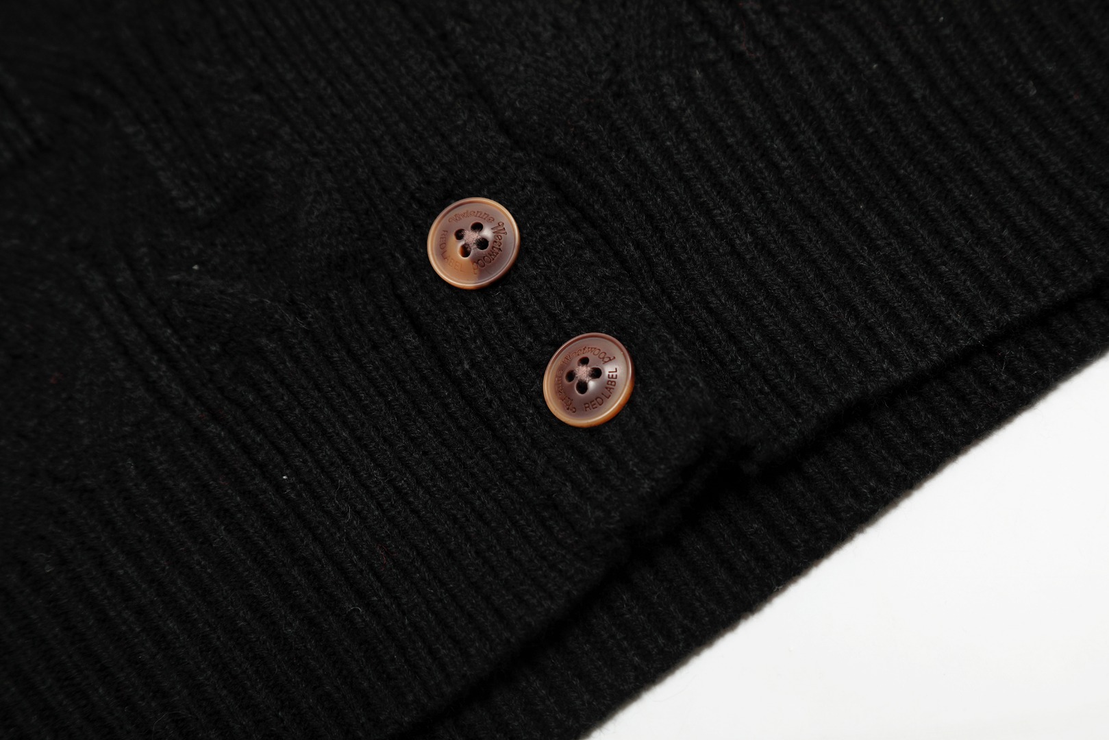 Vivienne Westwood: Top Quality Wool Shirts for 2024 Fashion Season - 图片 6