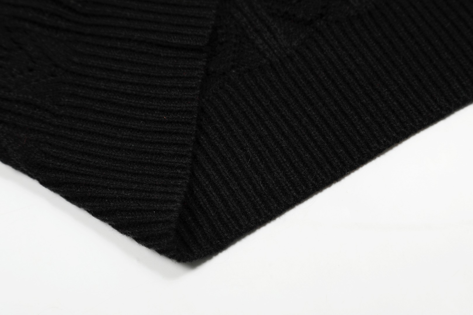 Vivienne Westwood: Top Quality Wool Shirts for 2024 Fashion Season - 图片 9