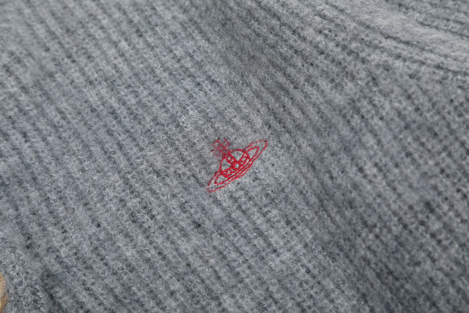 Spring 25th Collection: Top Quality Wool Embroidery Design Sweater in Three Colors - 图片 4