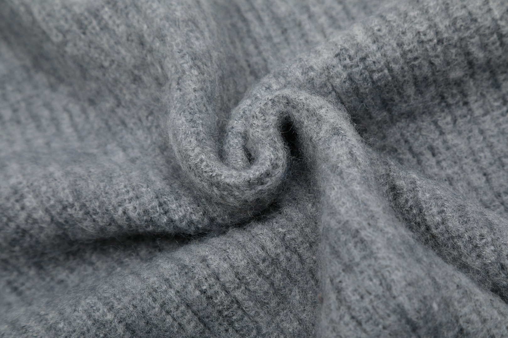 Spring 25th Collection: Top Quality Wool Embroidery Design Sweater in Three Colors - 图片 7