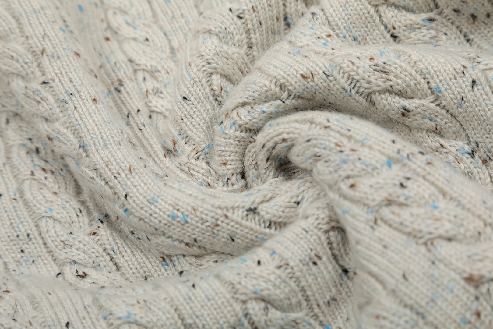 RS VIVI143: High-Quality Exclusive Sweaters with Custom Laser Button, Original Purchase Records. - 图片 5